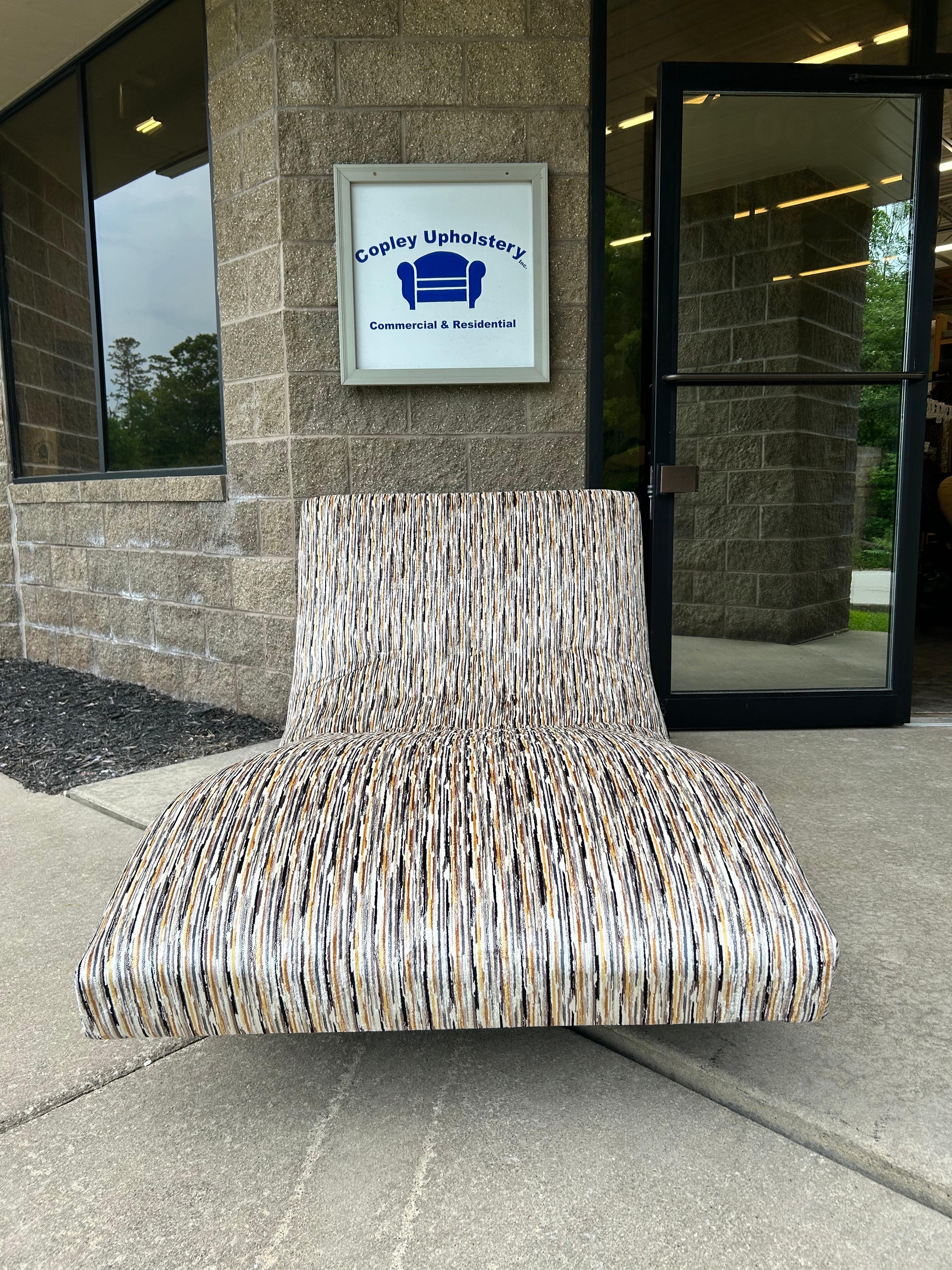 Mid-Century Modern Chaise longue Wave de style Pearsall restaurée en vente