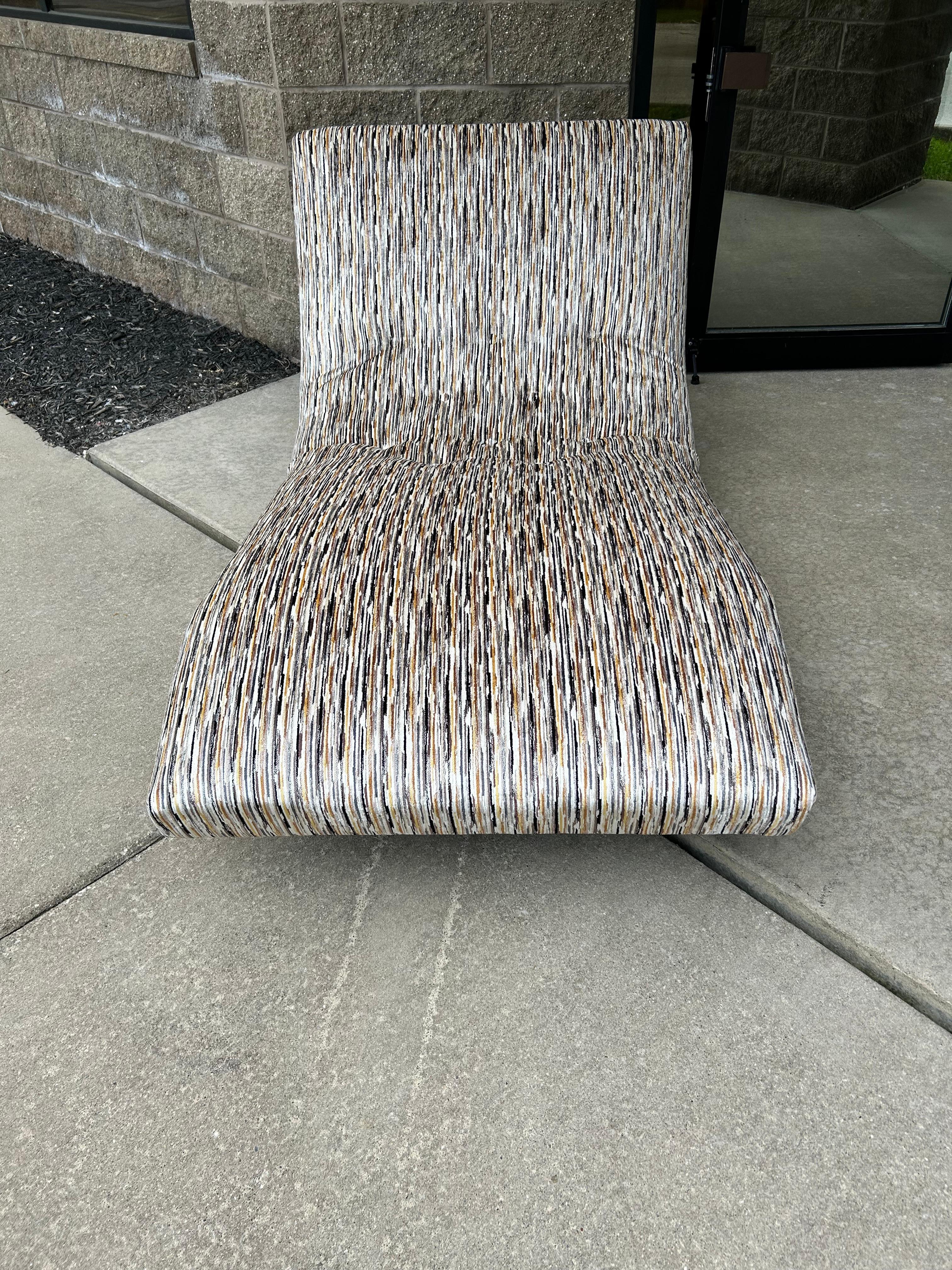 Américain Chaise longue Wave de style Pearsall restaurée en vente