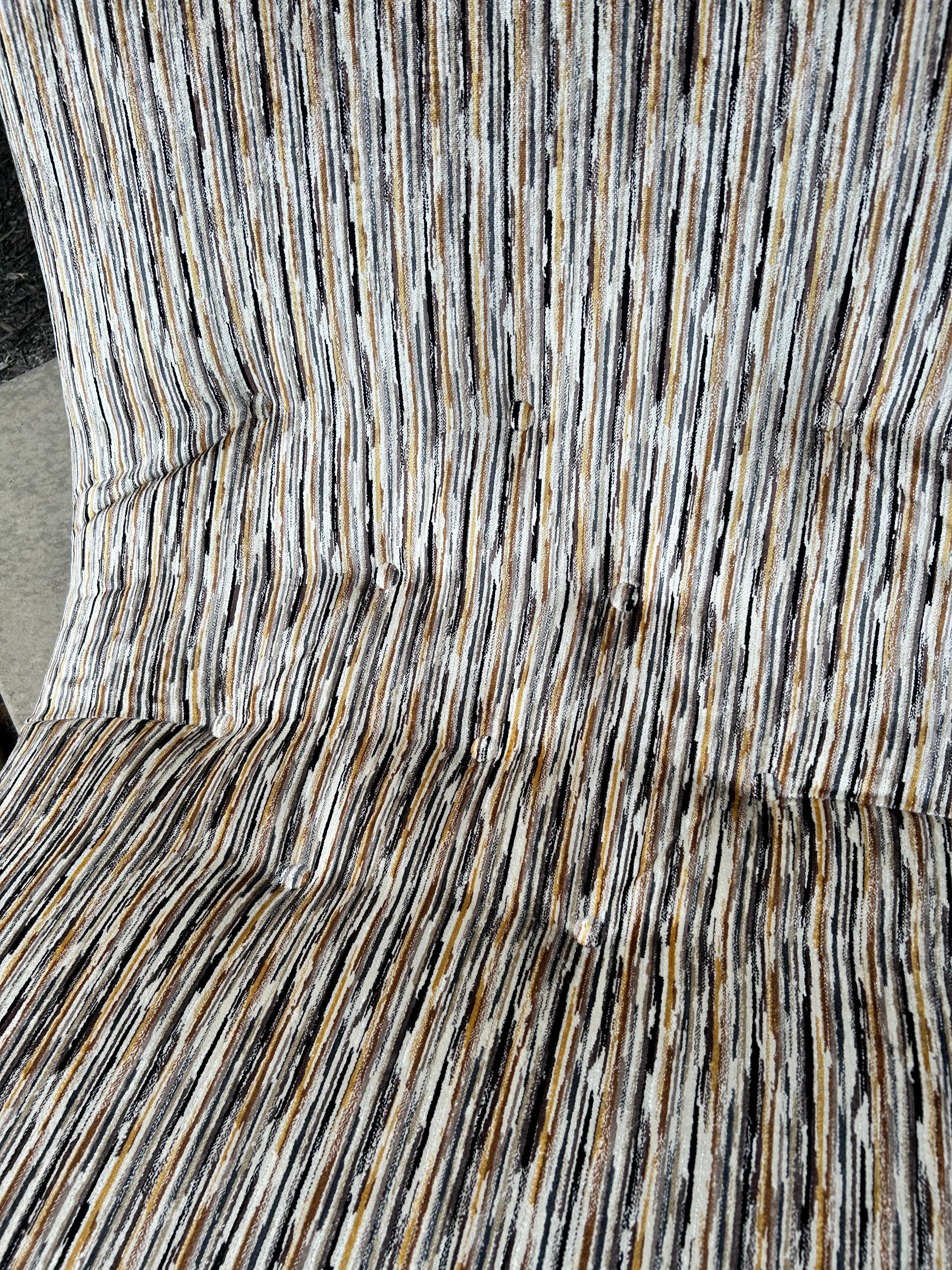 Milieu du XXe siècle Chaise longue Wave de style Pearsall restaurée en vente