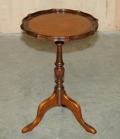 RESTORED PIE CRUST EDGE GOLD LEAF BROWN LEATHER TRiPOD SIDE END LAMP WINE TABLE