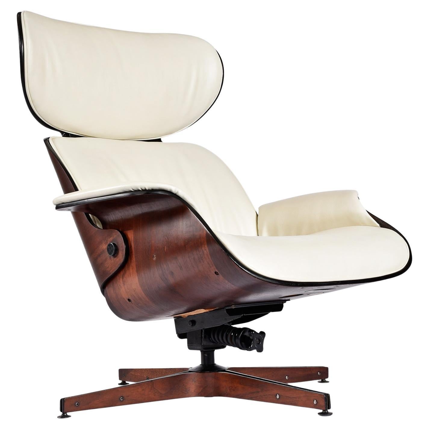 Restored Plycraft Ivory Leather Walnut George Mulhauser Mr. Chair & Ottoman In Good Condition In Chattanooga, TN