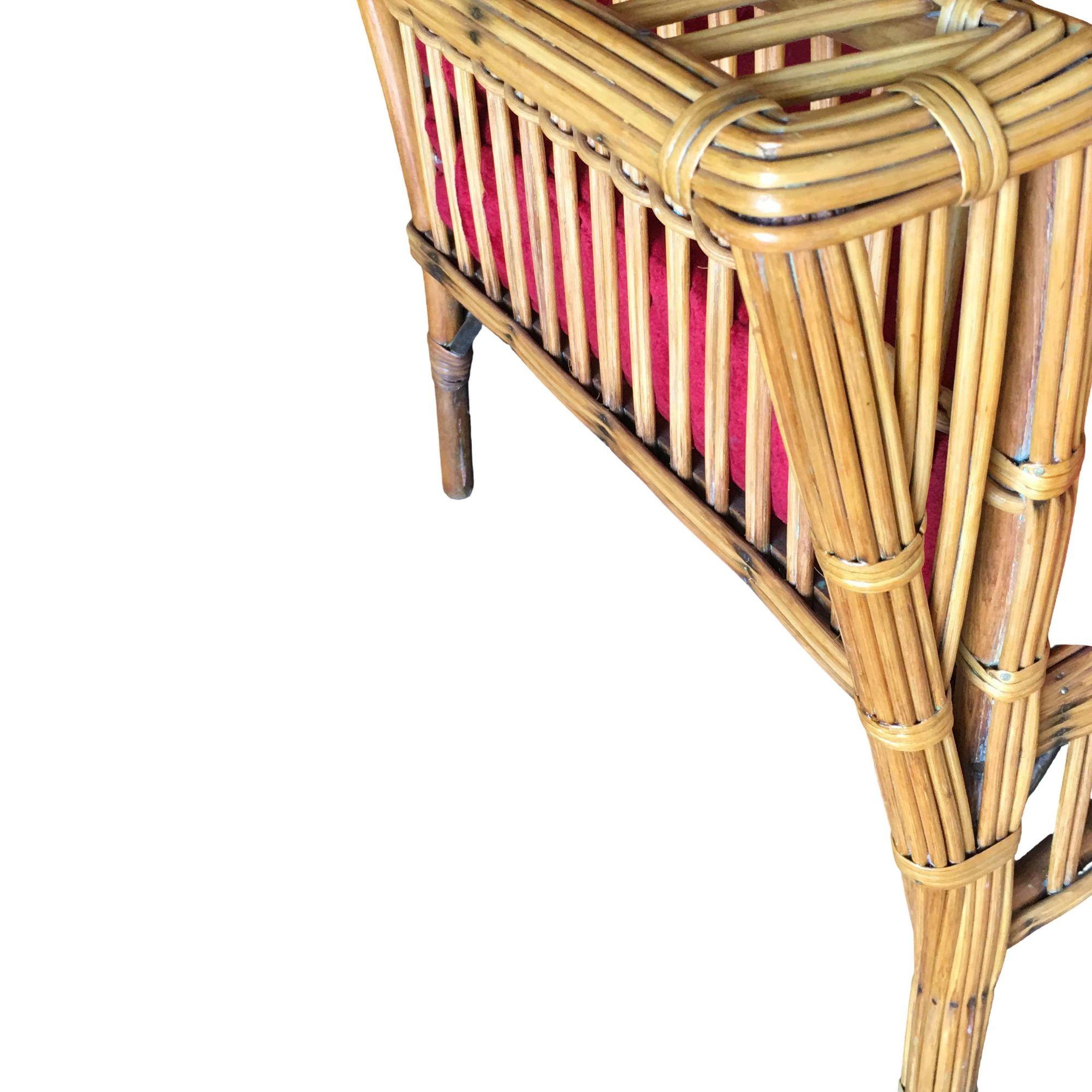 Chaise longue en rotin Sticks restaurée avec pieds fuselés en vente 1