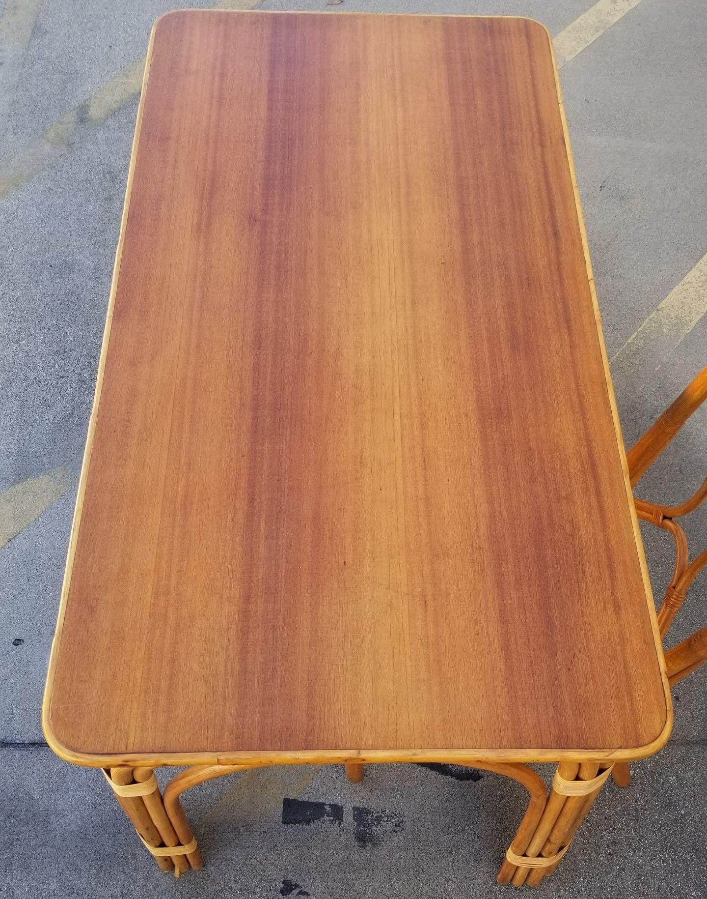 Ensemble table et chaises de salle à manger en rotin restauré par Ficks Reed en vente 7