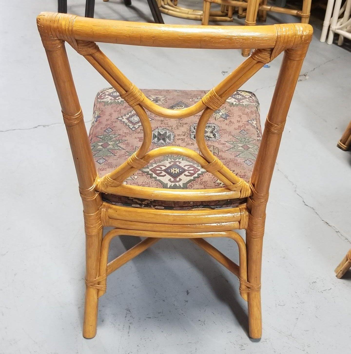 Ensemble table et chaises de salle à manger en rotin restauré par Ficks Reed en vente 10
