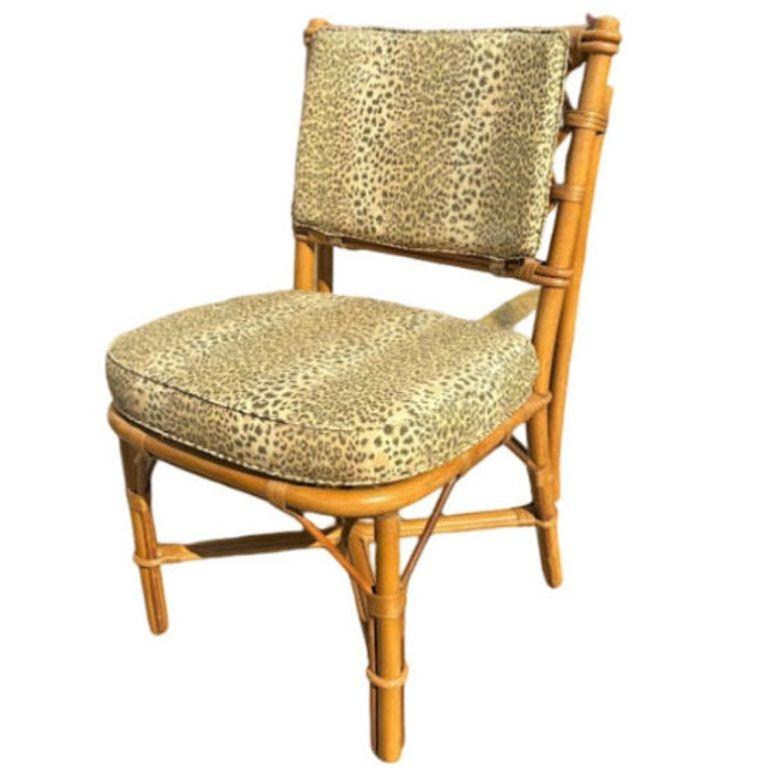 Americano Tavolo e sedie in rattan restaurati con cuscini leopardati in vendita