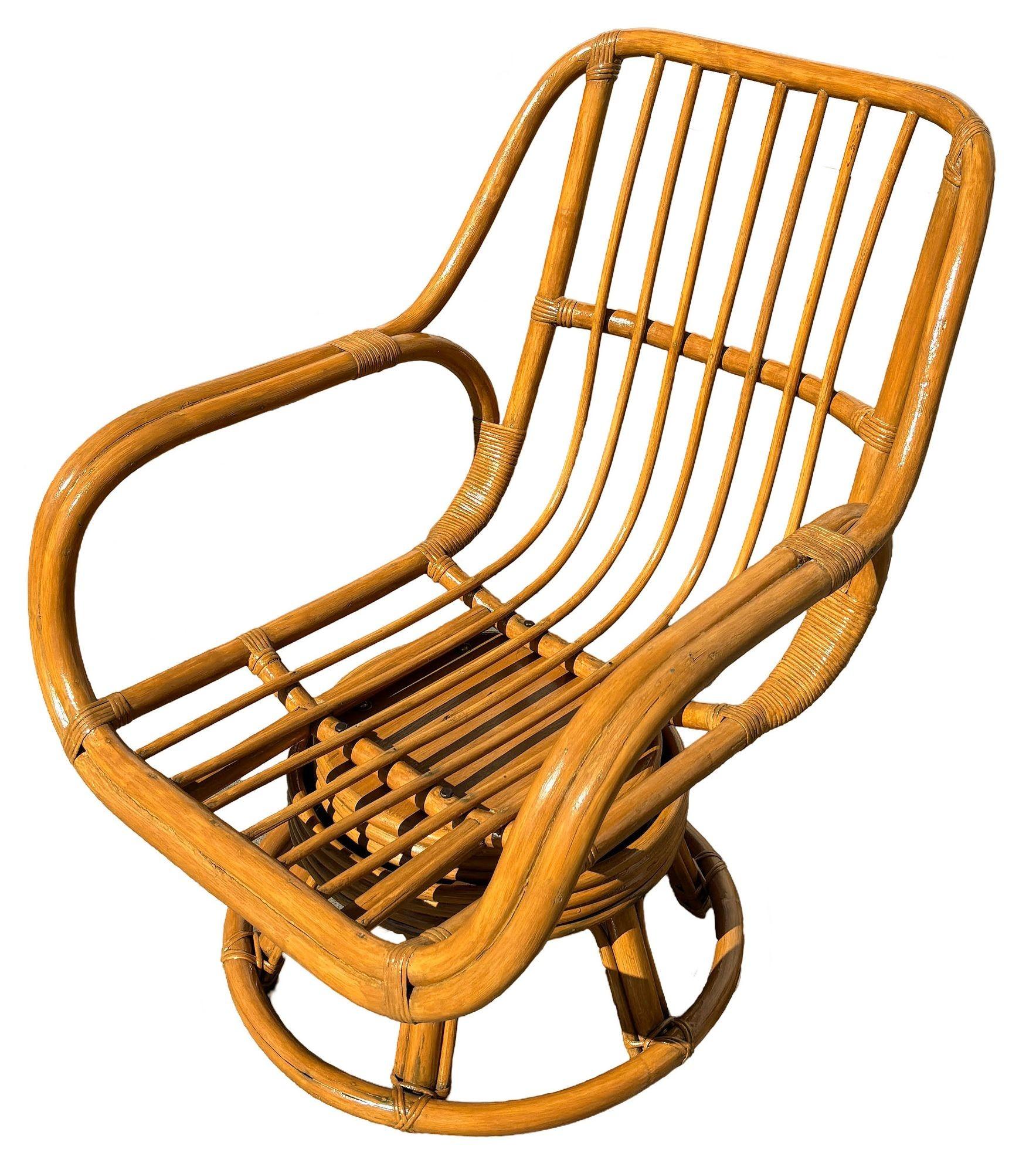 Milieu du XXe siècle Chaise longue en rotin restaurée à double brin avec siège pivotant en vente