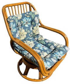 Restaurierter doppelreihiger Loungesessel aus Rattan mit drehbarem Sitz