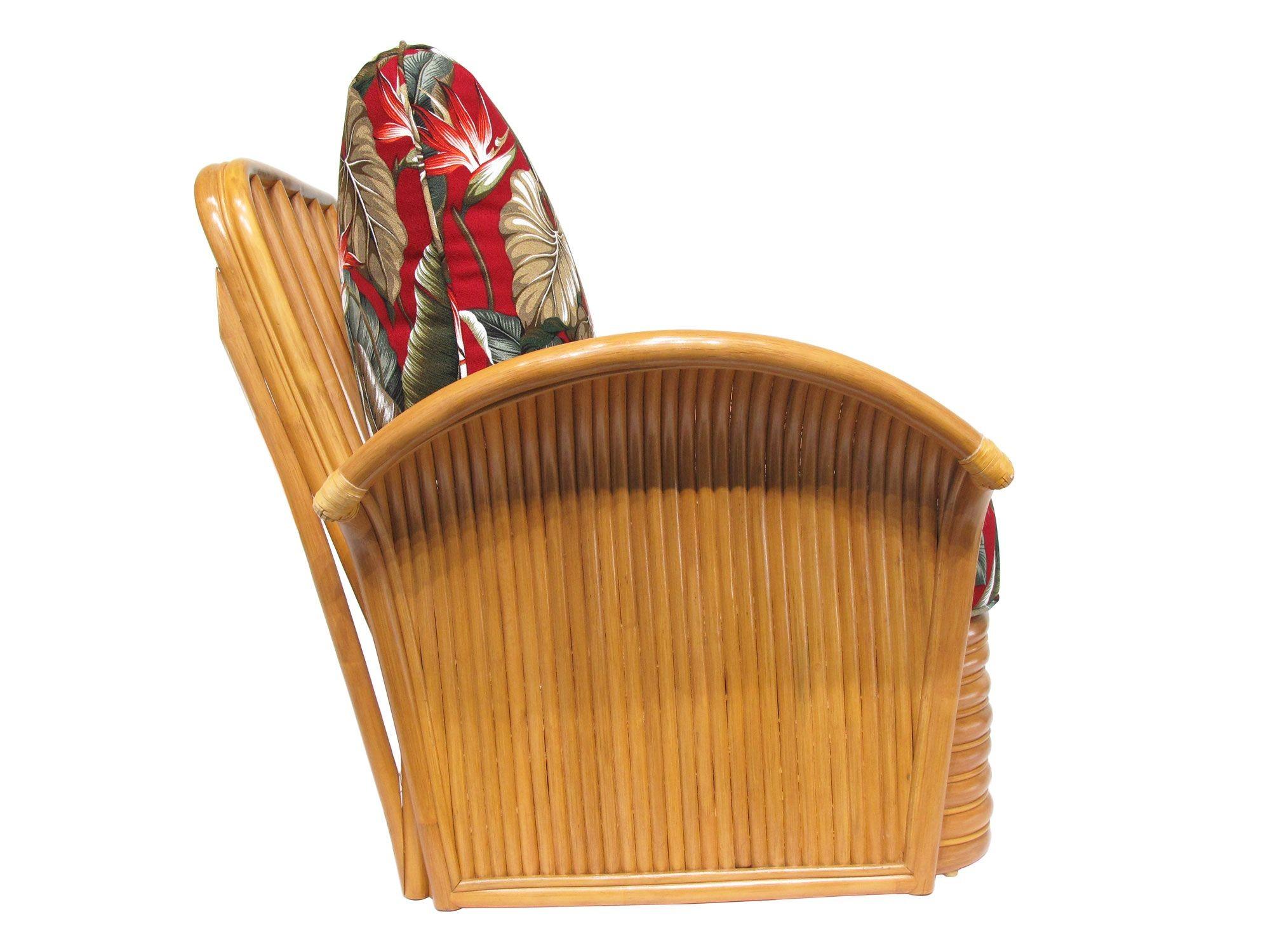 Conjunto de tumbona con brazos en abanico de ratán restaurado y otomana de ratán apilada en Excelente estado para la venta en Van Nuys, CA