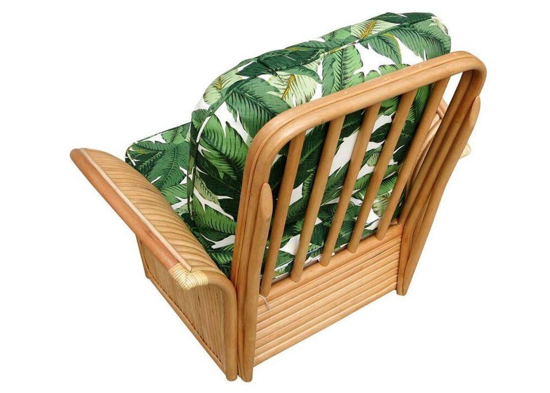 Juego de sillón con brazos en abanico de ratán restaurado y otomana Ratán en venta