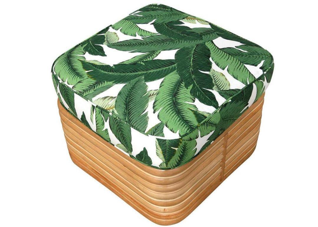 Juego de sillón con brazos en abanico de ratán restaurado y otomana en venta 2