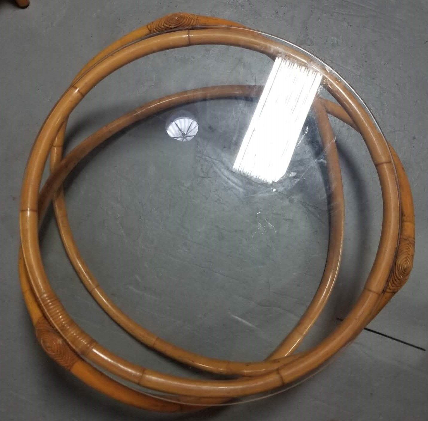 Table basse en rotin restaurée en forme de gyroscope en verre en vente 4