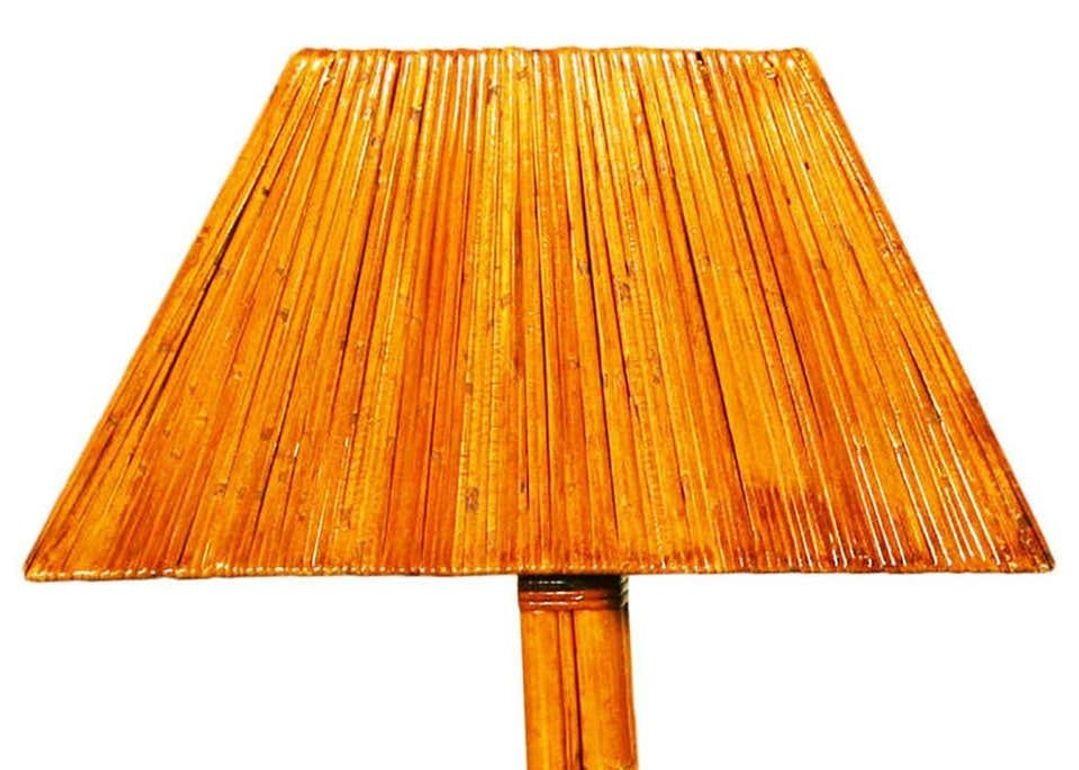 Restaurierte Rattanlampen mit seltenem, geteiltem Rattan-Lampenschirm, Paar (Moderne der Mitte des Jahrhunderts) im Angebot