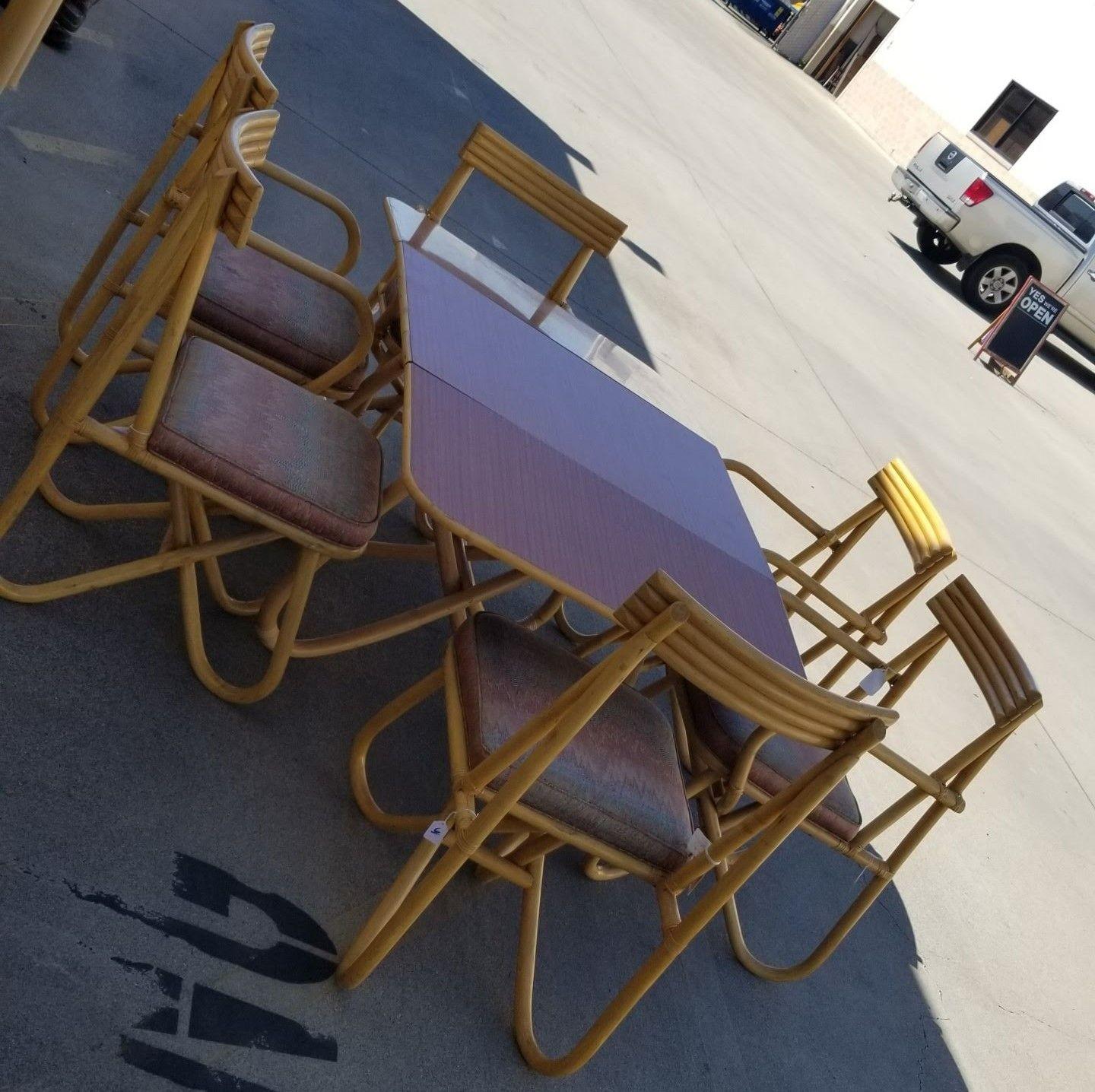 Restaurierte Rattan-Essgarnitur mit Esstisch und Stühlen mit einzigartigen 