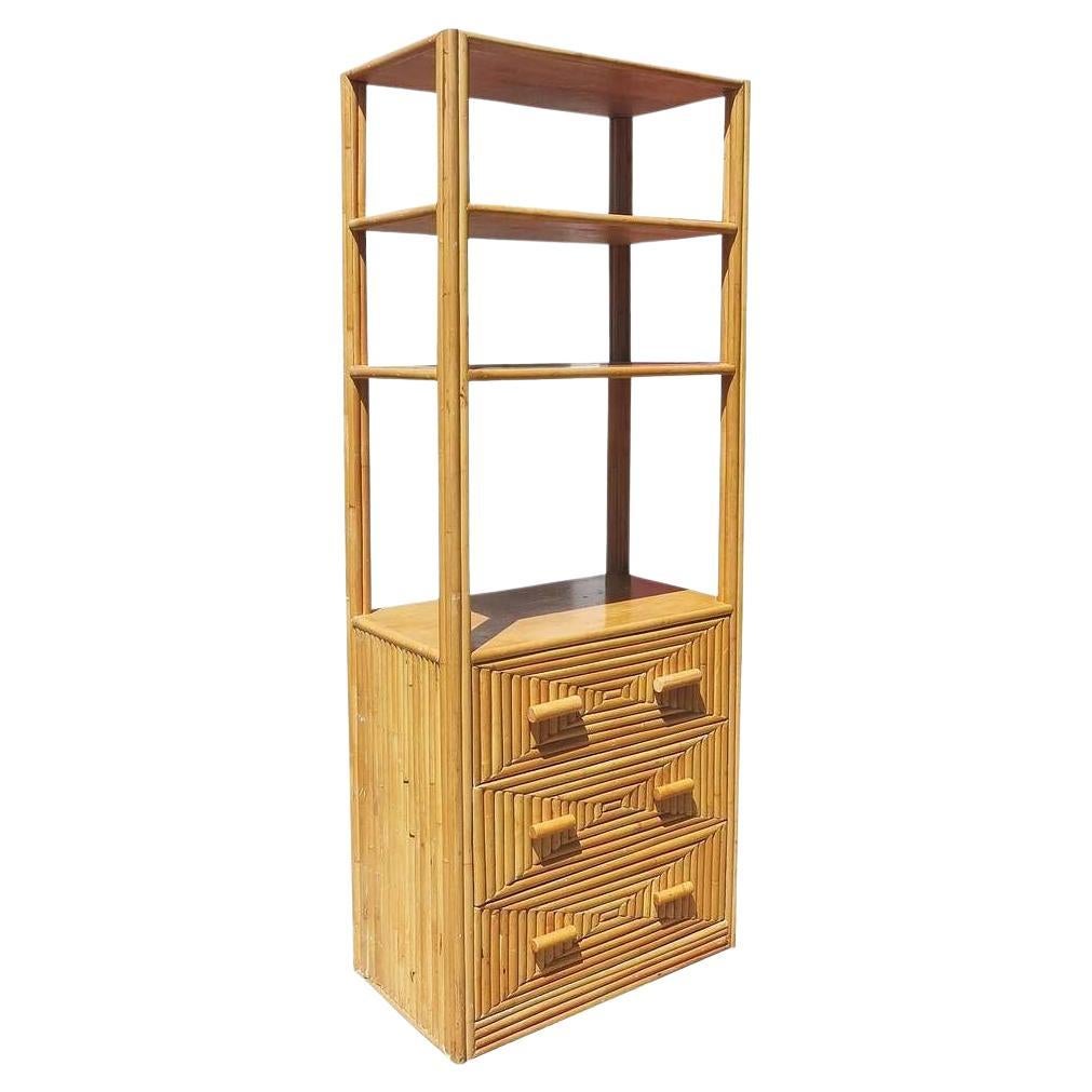 Vitrine etagere en rotin et acajou restaurés