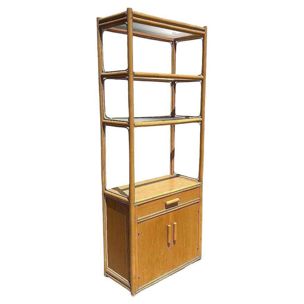 Mobile da esposizione a torre in mogano e rattan restaurato