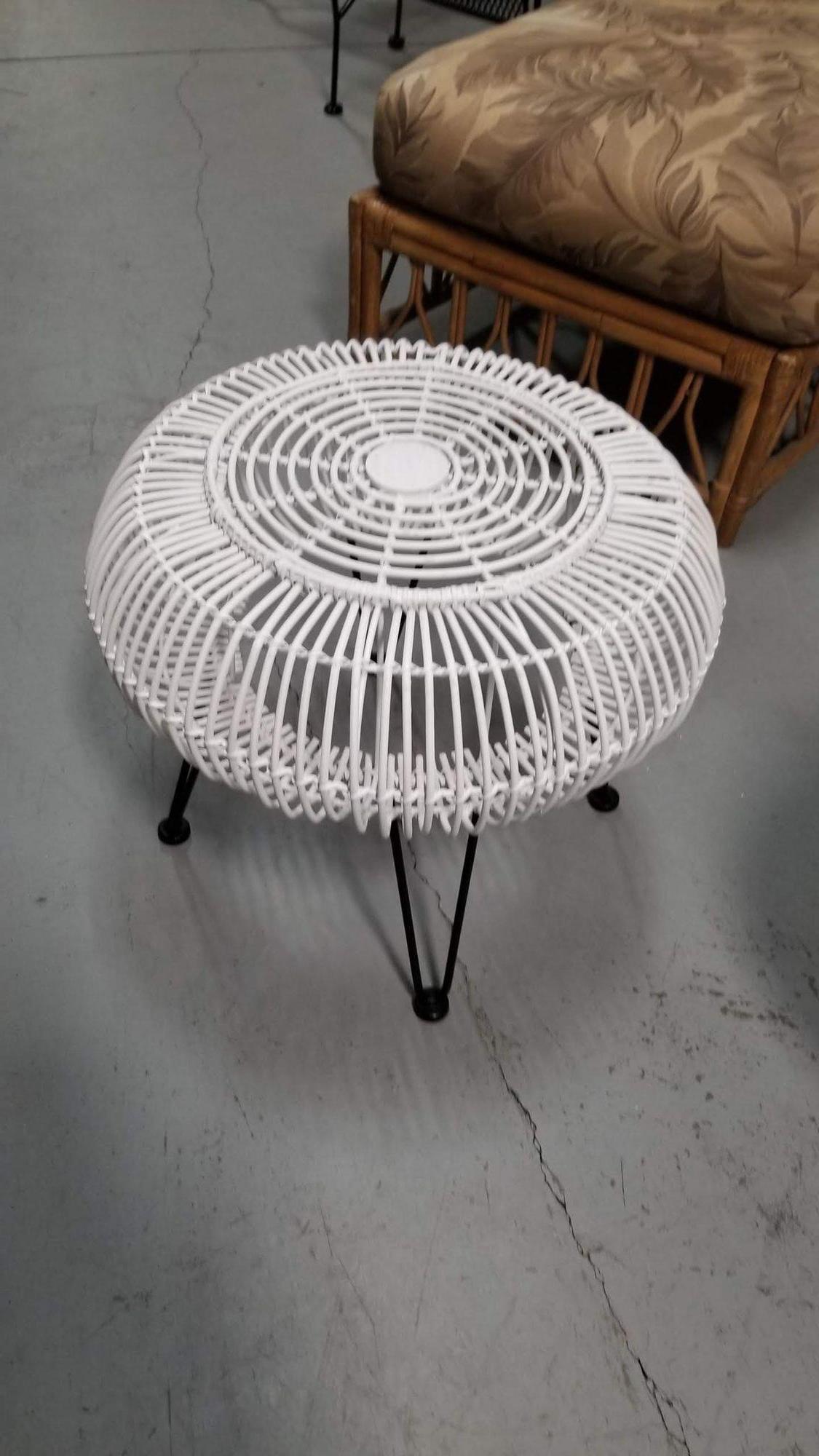 Restored Mid-century Reed Stick Rattan Ottoman Stool w/ Hairpin Legs For Sale 3