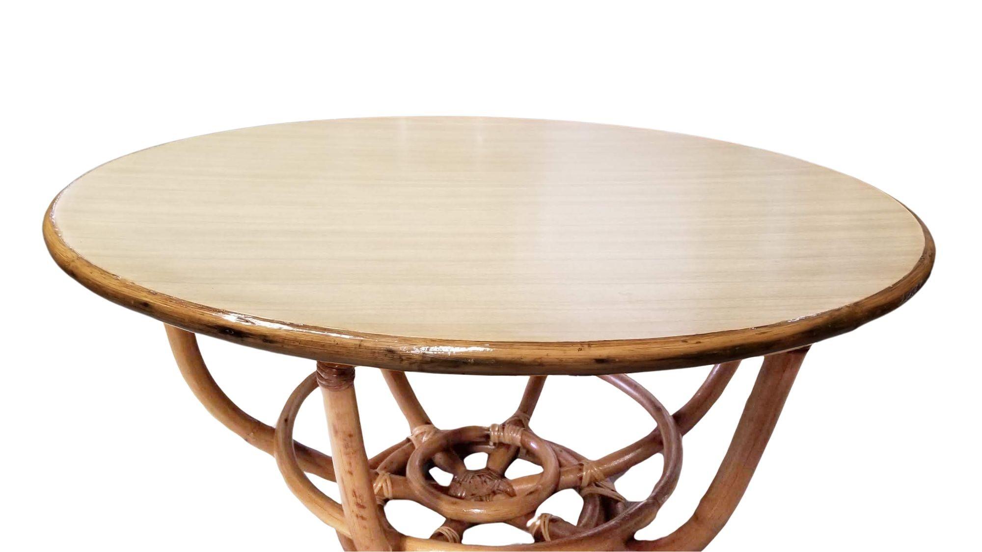 20ième siècle Table basse ronde d'appoint restaurée, taille unique en vente