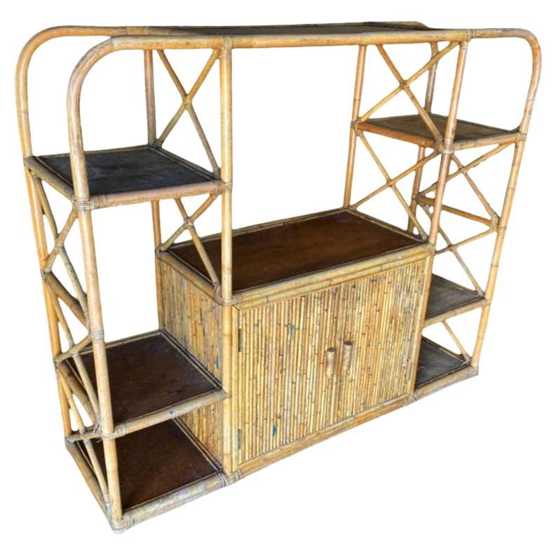 Restaurierte Rattan Sieben-Tier-Display Regal Wand Etagere Einheit w / Kabinett