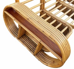 Divano e sedia in rattan restaurato con braccioli a mensola a sei fili