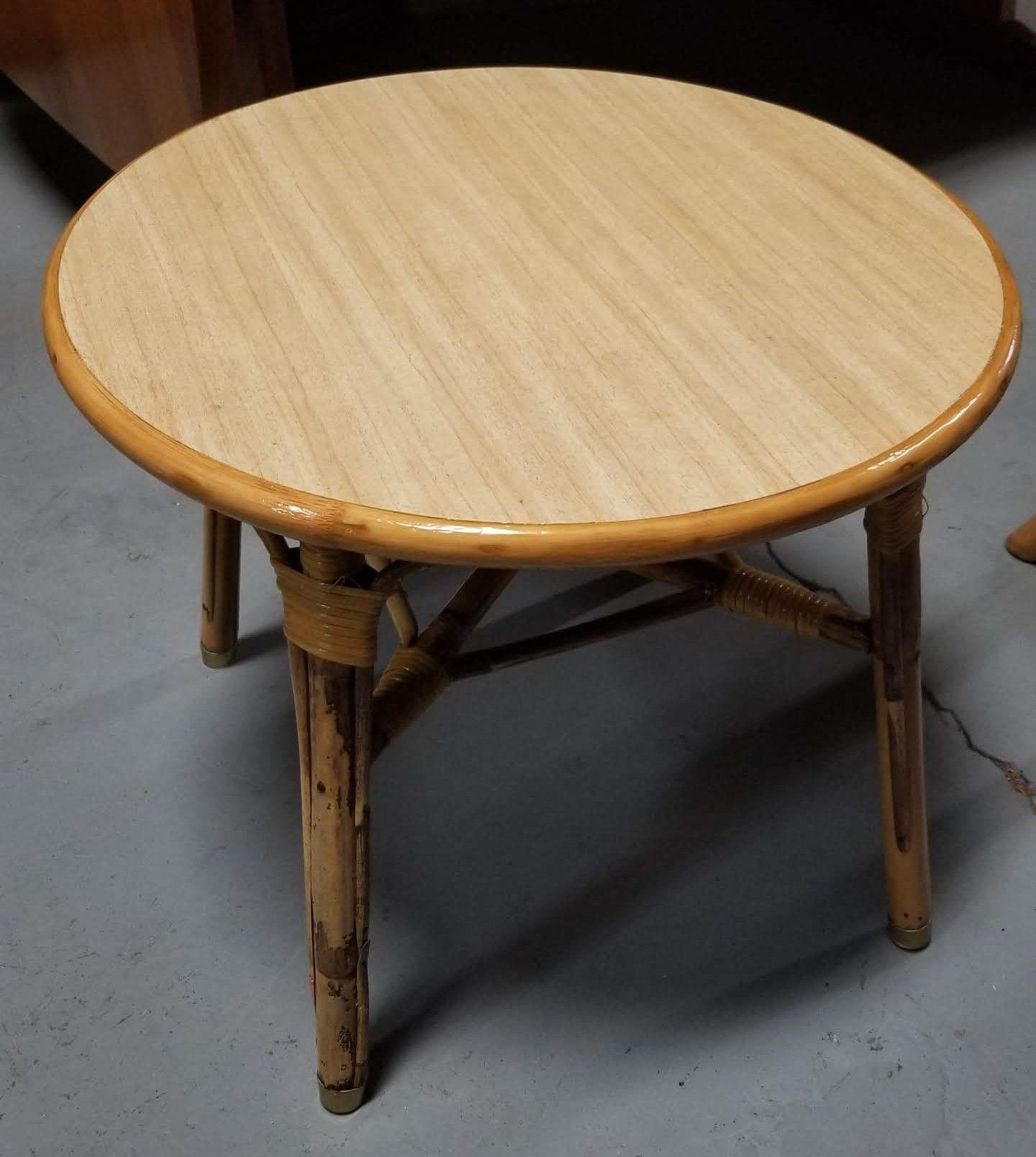 Restored Rattan petite round side table with reed rattan square base and leg piping and a light sand color Formica top. Perfect coffee table size for a small living space, or as a side table to your seating area.

Dimensions:
Height: 17