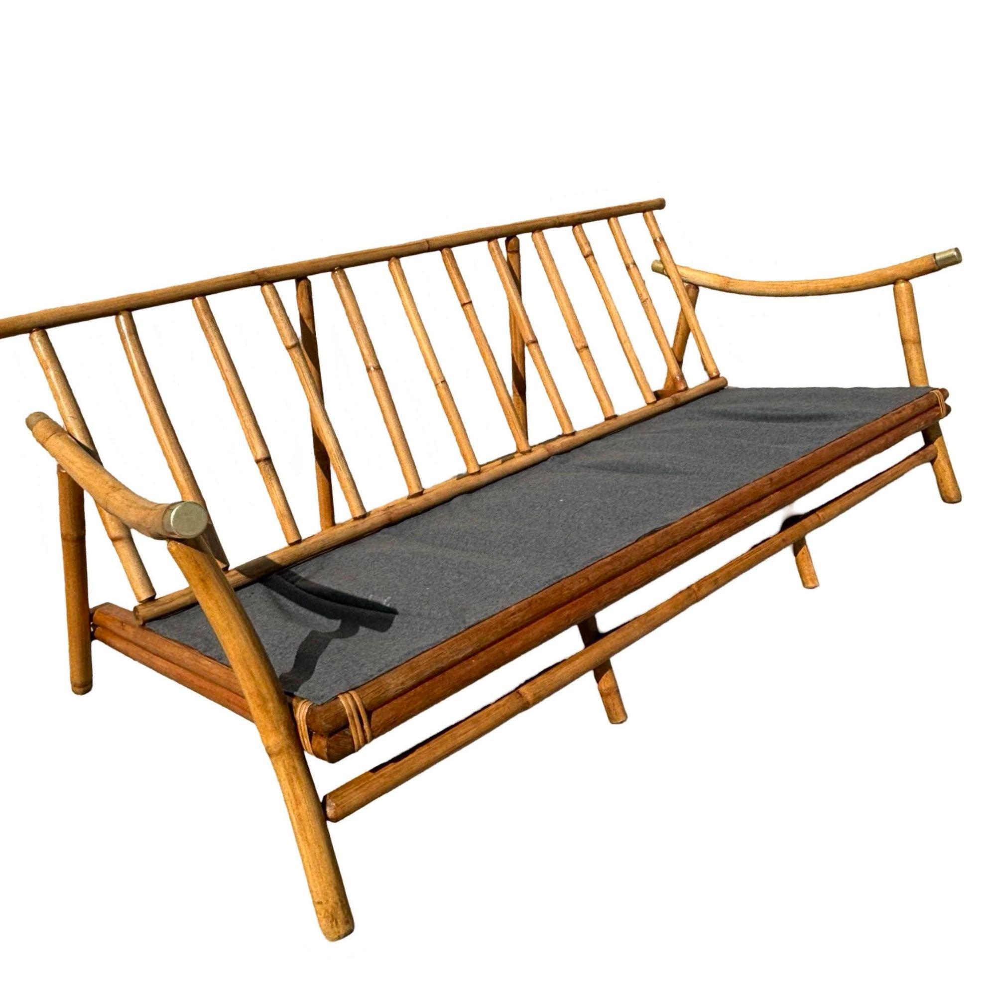 Ensemble canapé et chaise de salon en rotin restauré par John Wisner pour Ficks Reed en vente 5