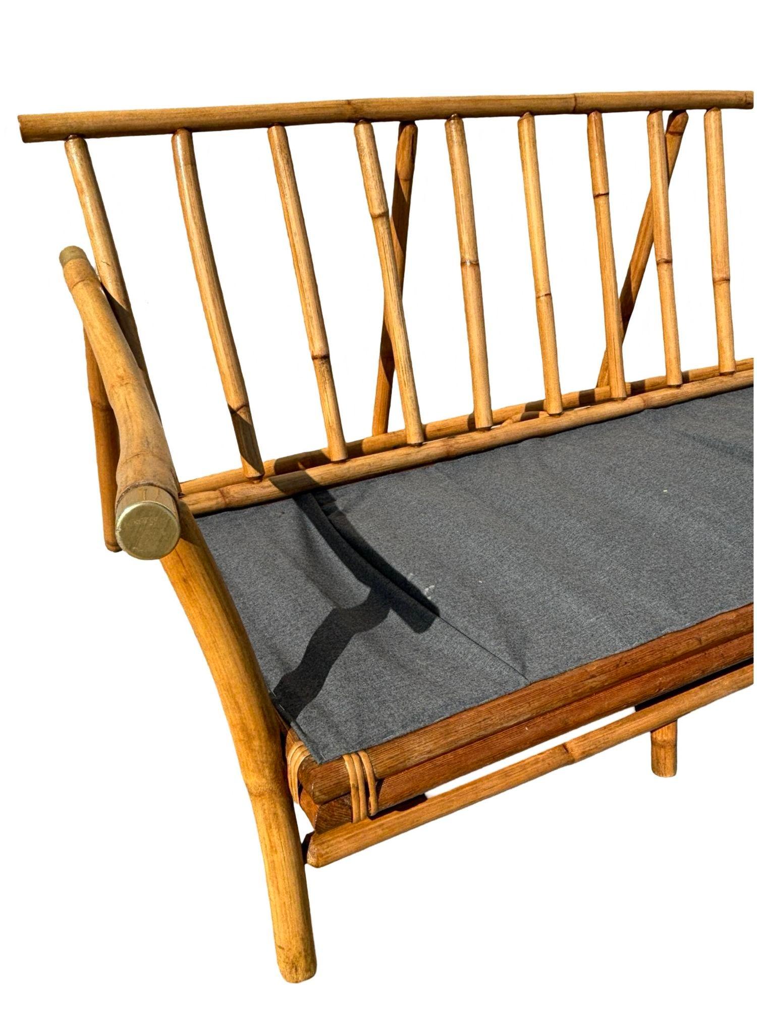 Ensemble canapé et chaise de salon en rotin restauré par John Wisner pour Ficks Reed en vente 6