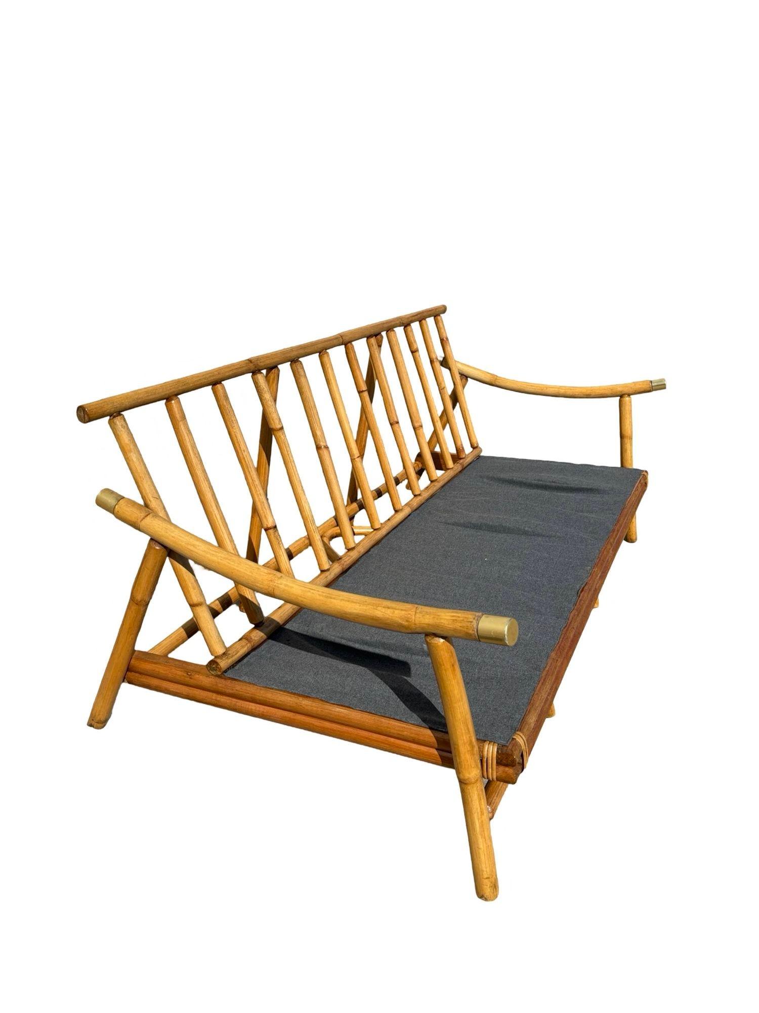 Ensemble canapé et chaise de salon en rotin restauré par John Wisner pour Ficks Reed en vente 9