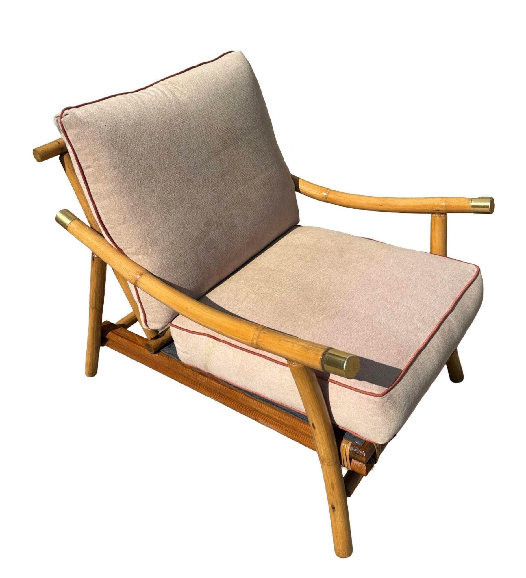 Milieu du XXe siècle Ensemble canapé et chaise de salon en rotin restauré par John Wisner pour Ficks Reed en vente