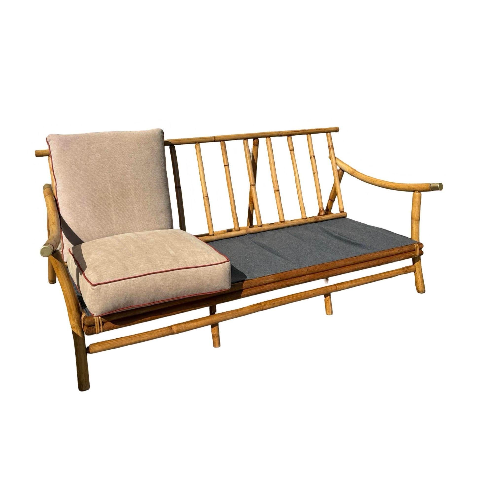 Ensemble canapé et chaise de salon en rotin restauré par John Wisner pour Ficks Reed en vente 1
