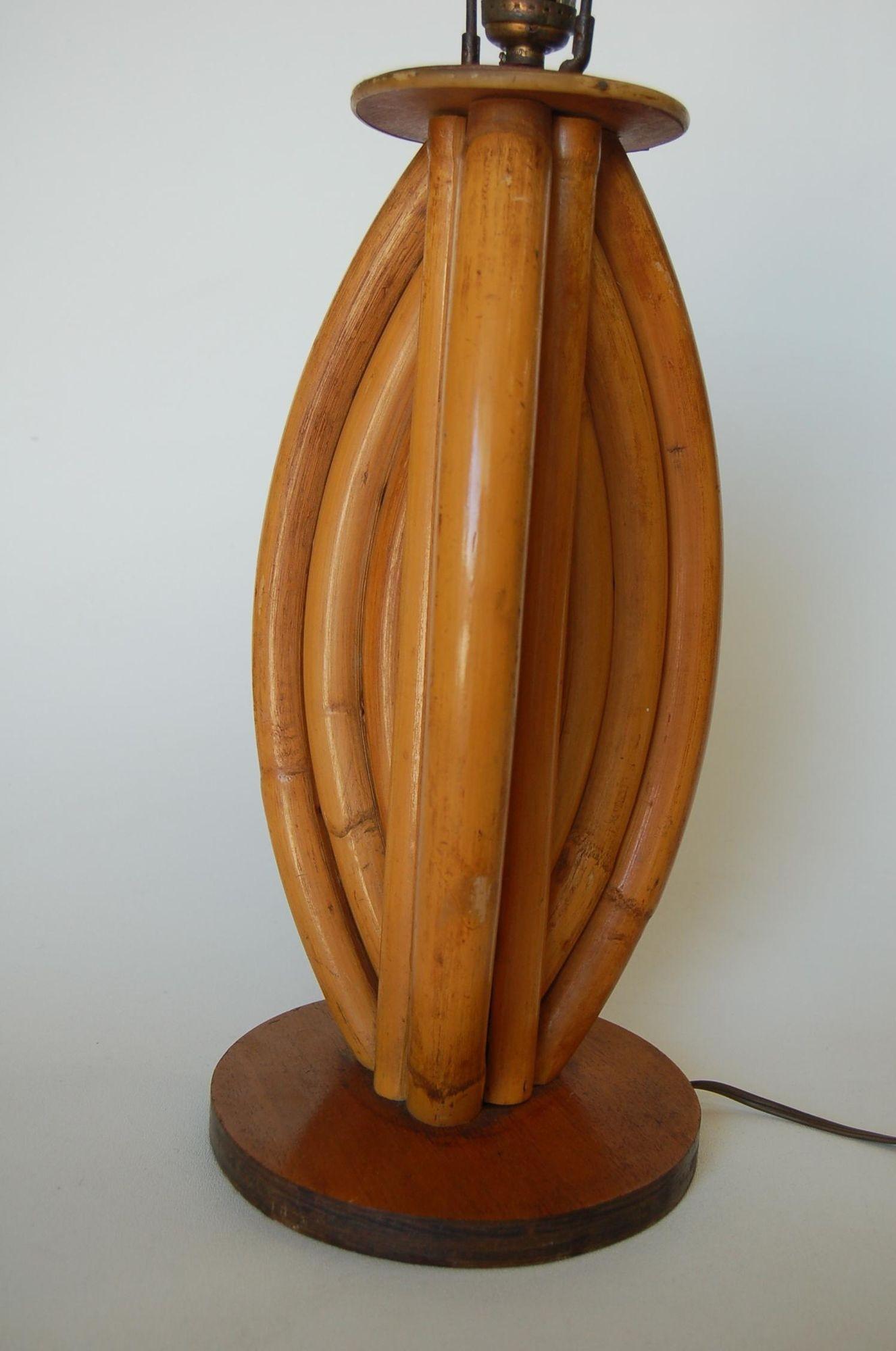 Restored Rattan Table Lamps W/ Tri-Shape Loop Pattern & Mahogany Base, Pair In Excellent Condition For Sale In Van Nuys, CA