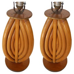 Lámparas de sobremesa de ratán restauradas con dibujo de lazo triforme y base de caoba, Pareja