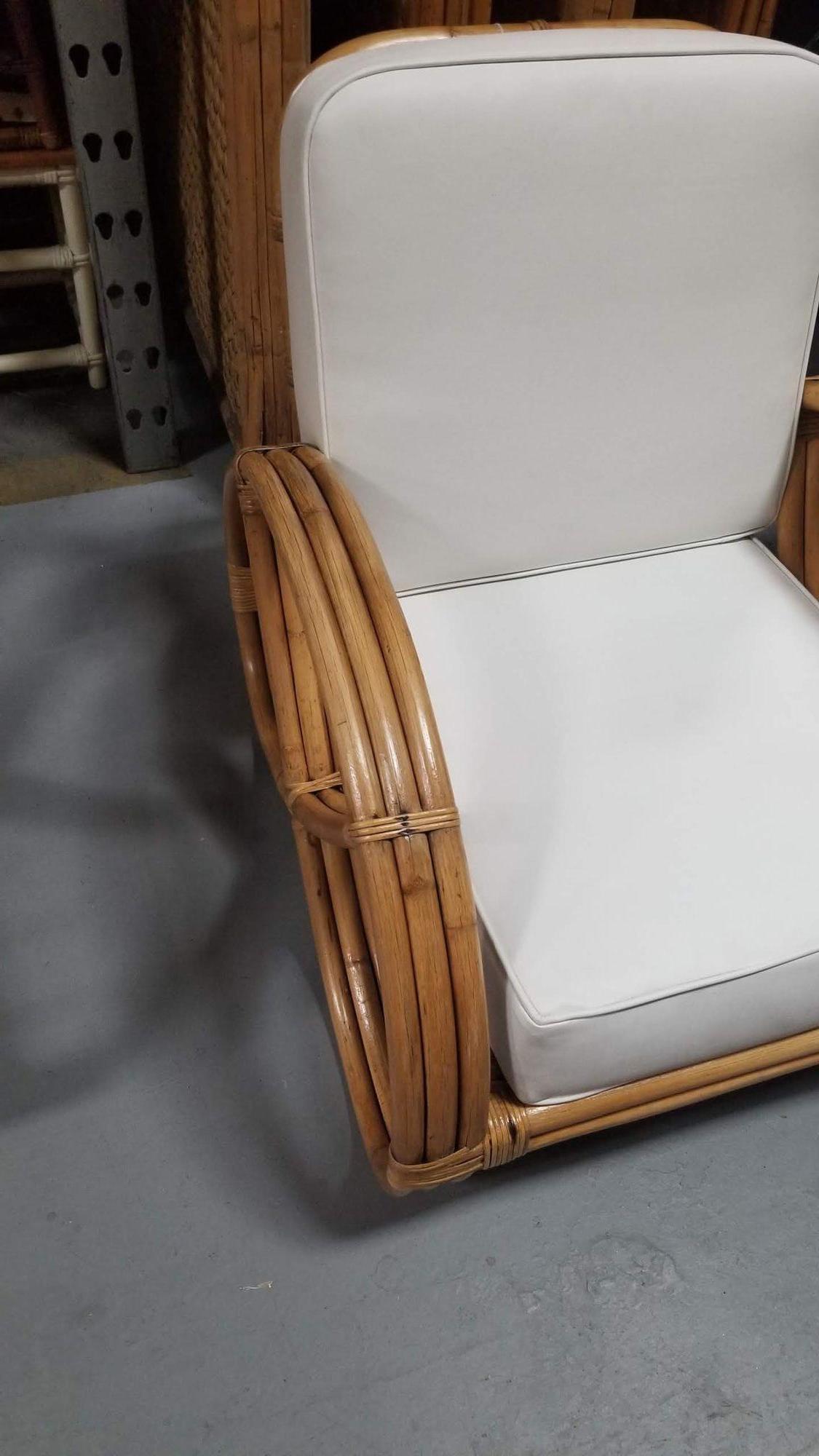 Ensemble chaise longue et canapé trois places en rotin à trois brins restauré en vente 5
