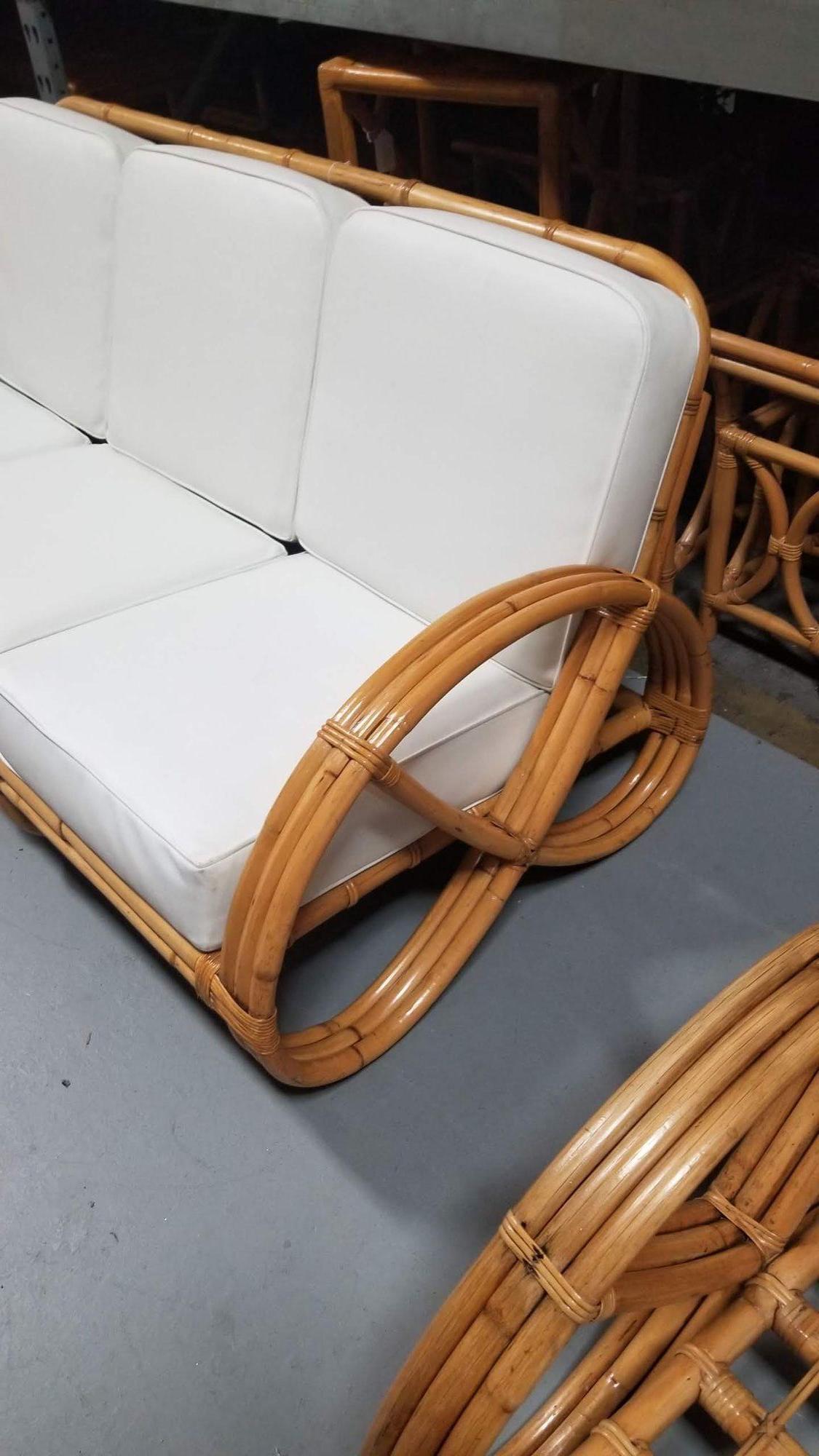 Tissu Ensemble chaise longue et canapé trois places en rotin à trois brins restauré en vente