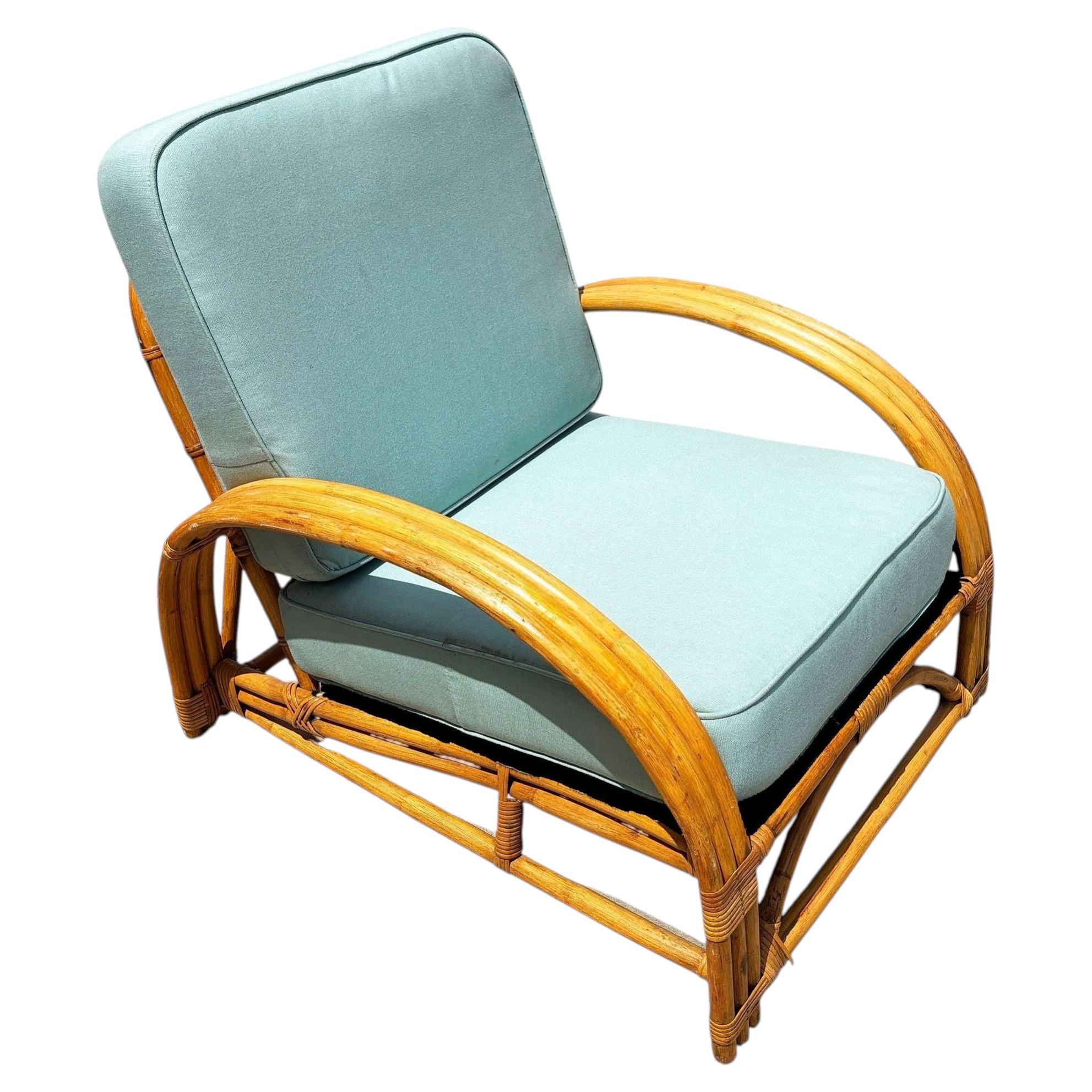 Restaurierter Rattan-Liegesessel mit dreifach geflochtenem Sitz, halbmondförmigem Sitz und gewölbter Rückenlehne im Angebot