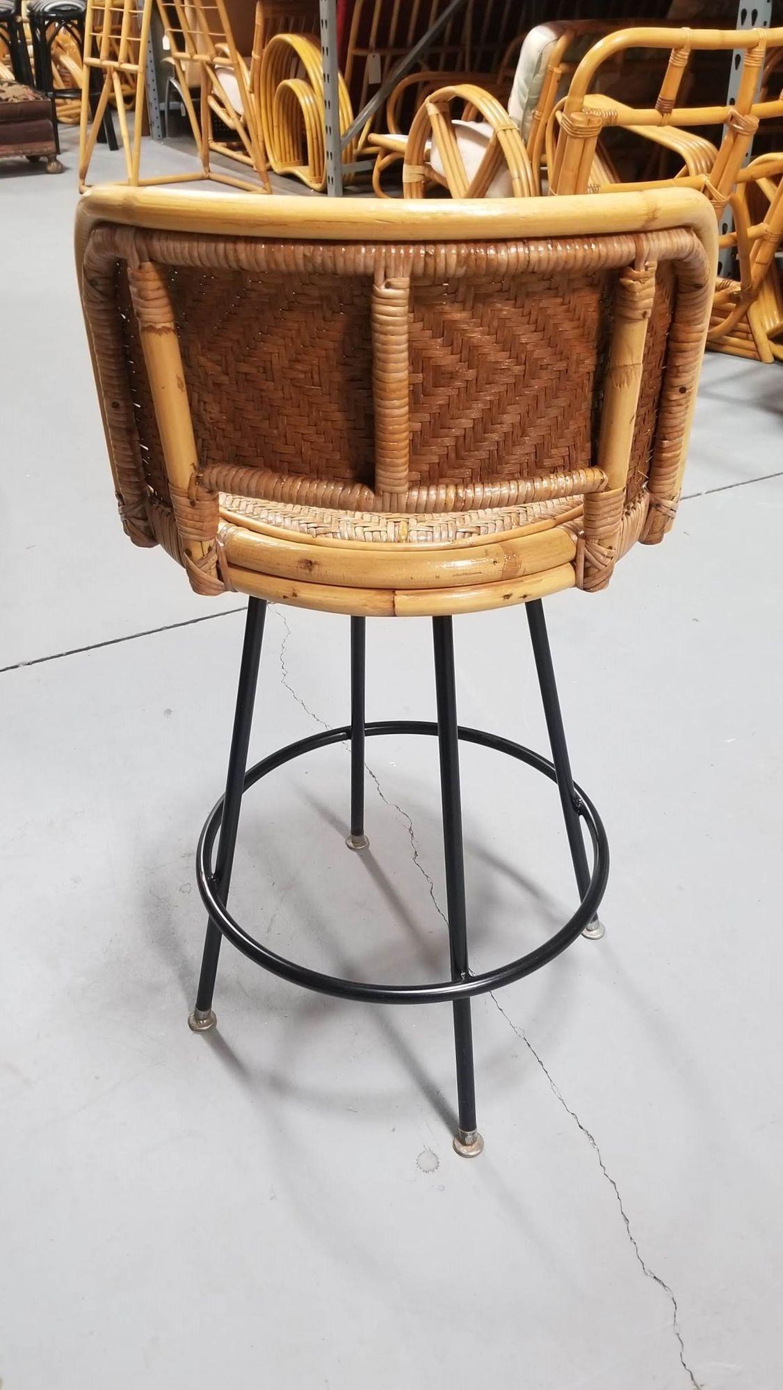 Restored Rattan & Wicker Swivel Bar Stool w/ Iron Base, Seng of Chicago In Excellent Condition For Sale In Van Nuys, CA