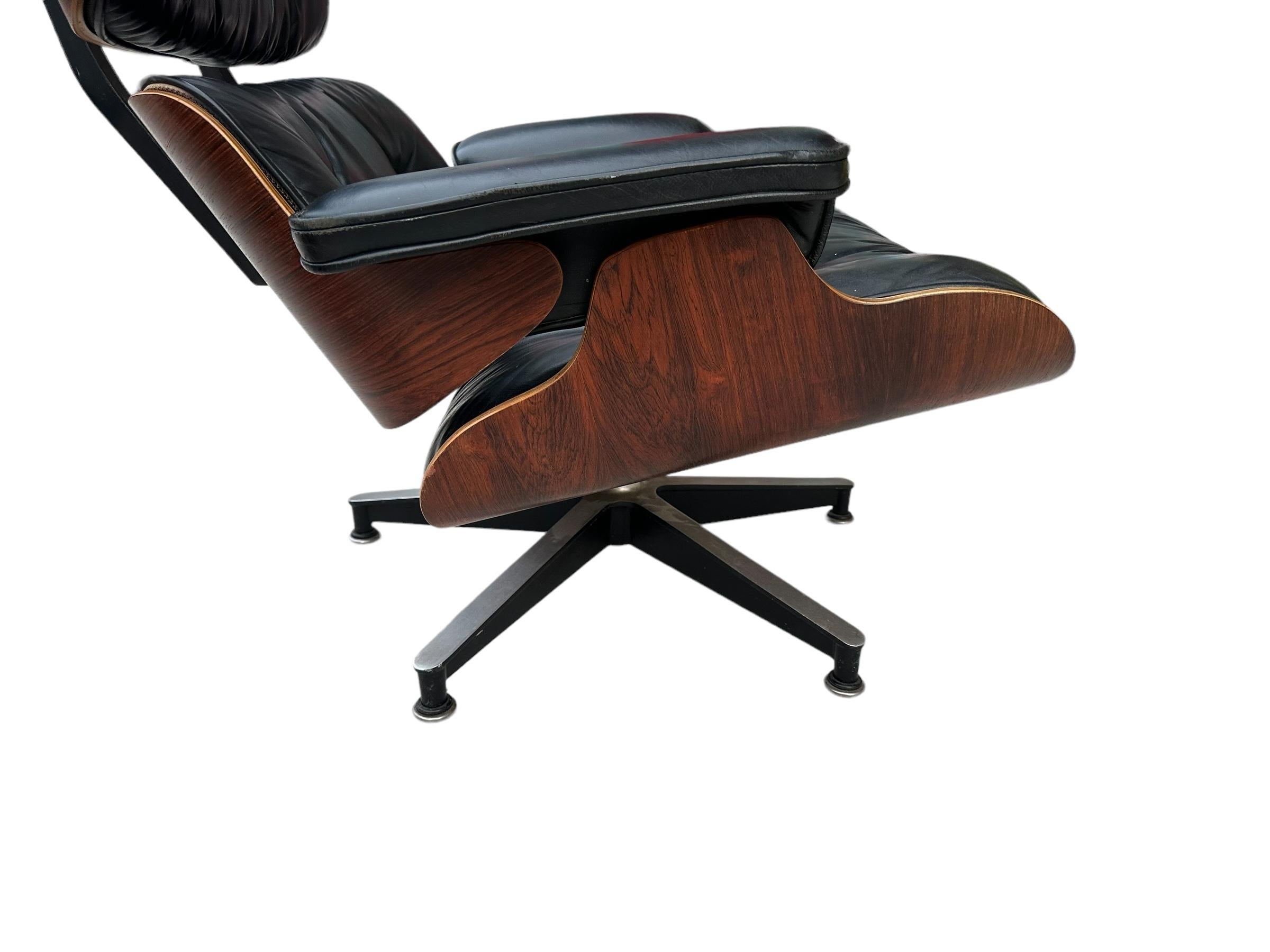 Restaurierter Eames-Stuhl und Ottomane aus Palisanderholz im Angebot 5