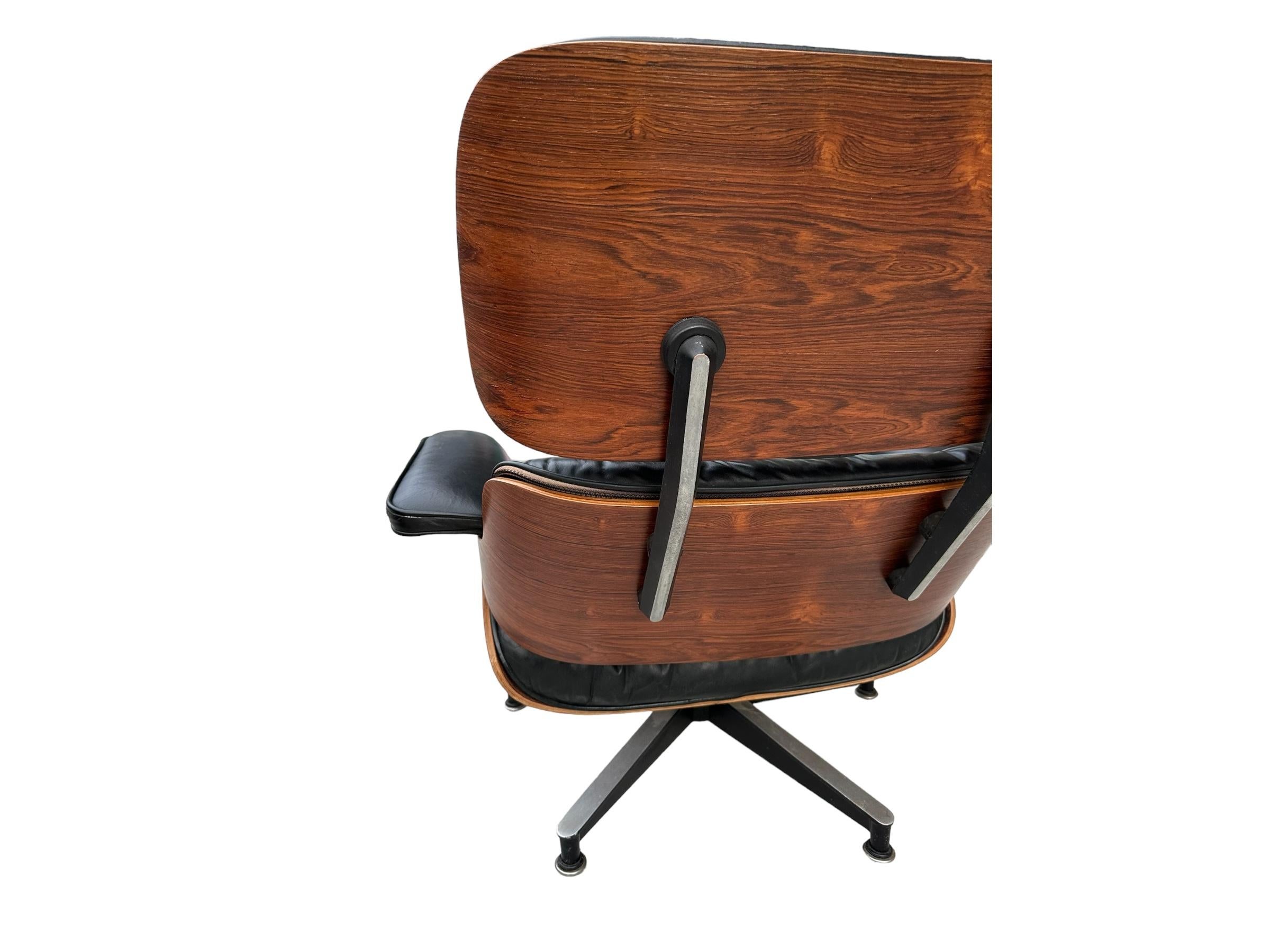 Restaurierter Eames-Stuhl und Ottomane aus Palisanderholz im Angebot 2