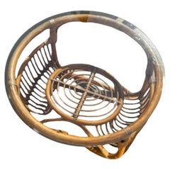 Mesa de centro redonda de ratán restaurada con base de cesta de junco y tapa de cristal