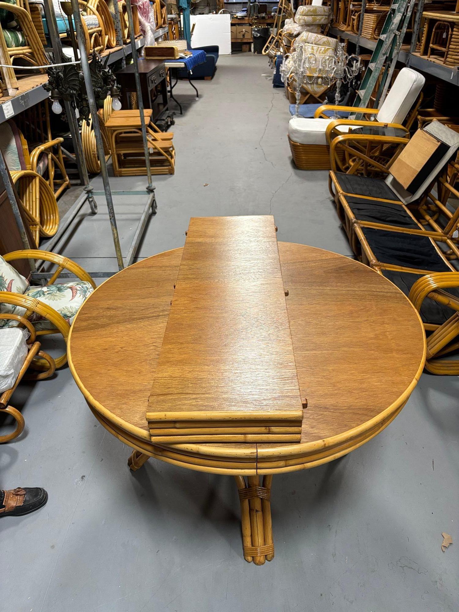 Table de salle à manger ronde en rotin et en acajou restaurée, avec table de salle à manger en rotin et acajou, avec table de salle à manger en rotin et acajou en vente 6