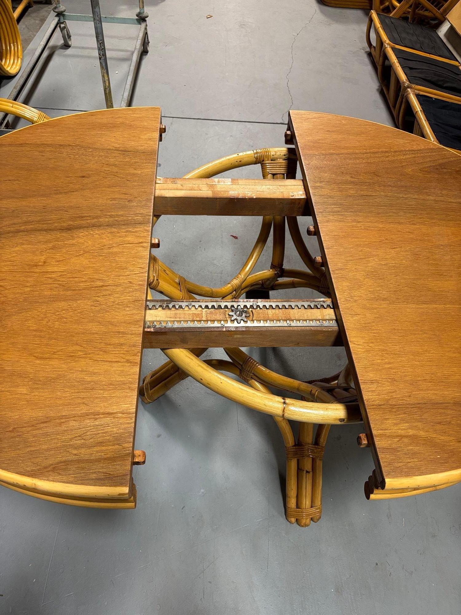 Table de salle à manger ronde en rotin et en acajou restaurée, avec table de salle à manger en rotin et acajou, avec table de salle à manger en rotin et acajou en vente 7