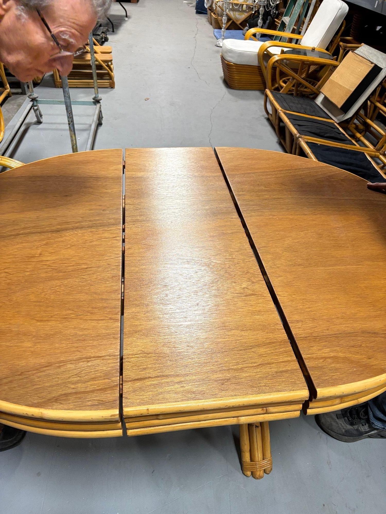 Table de salle à manger ronde en rotin et en acajou restaurée, avec table de salle à manger en rotin et acajou, avec table de salle à manger en rotin et acajou en vente 8