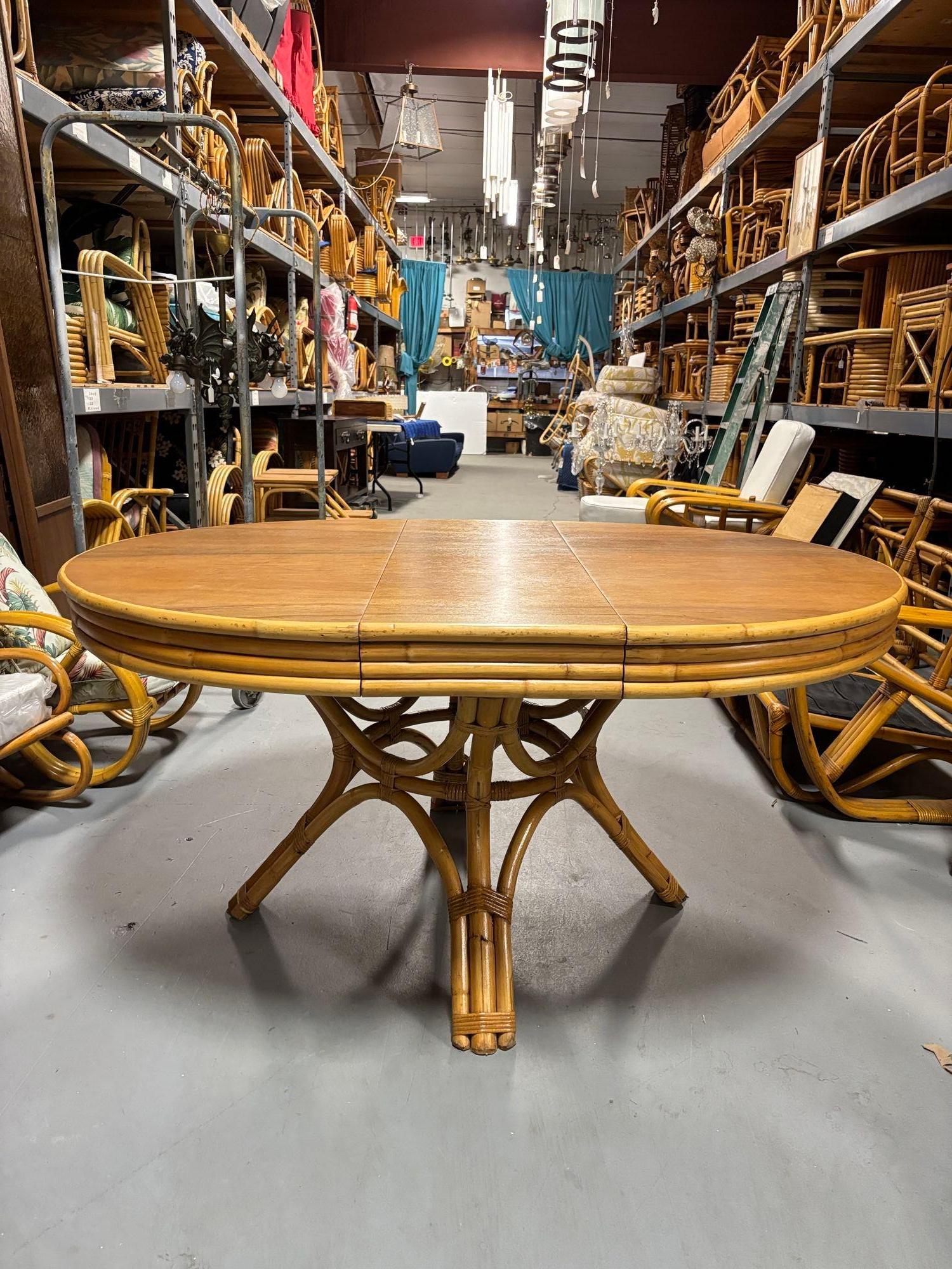 Table de salle à manger ronde en rotin et en acajou restaurée, avec table de salle à manger en rotin et acajou, avec table de salle à manger en rotin et acajou en vente 9