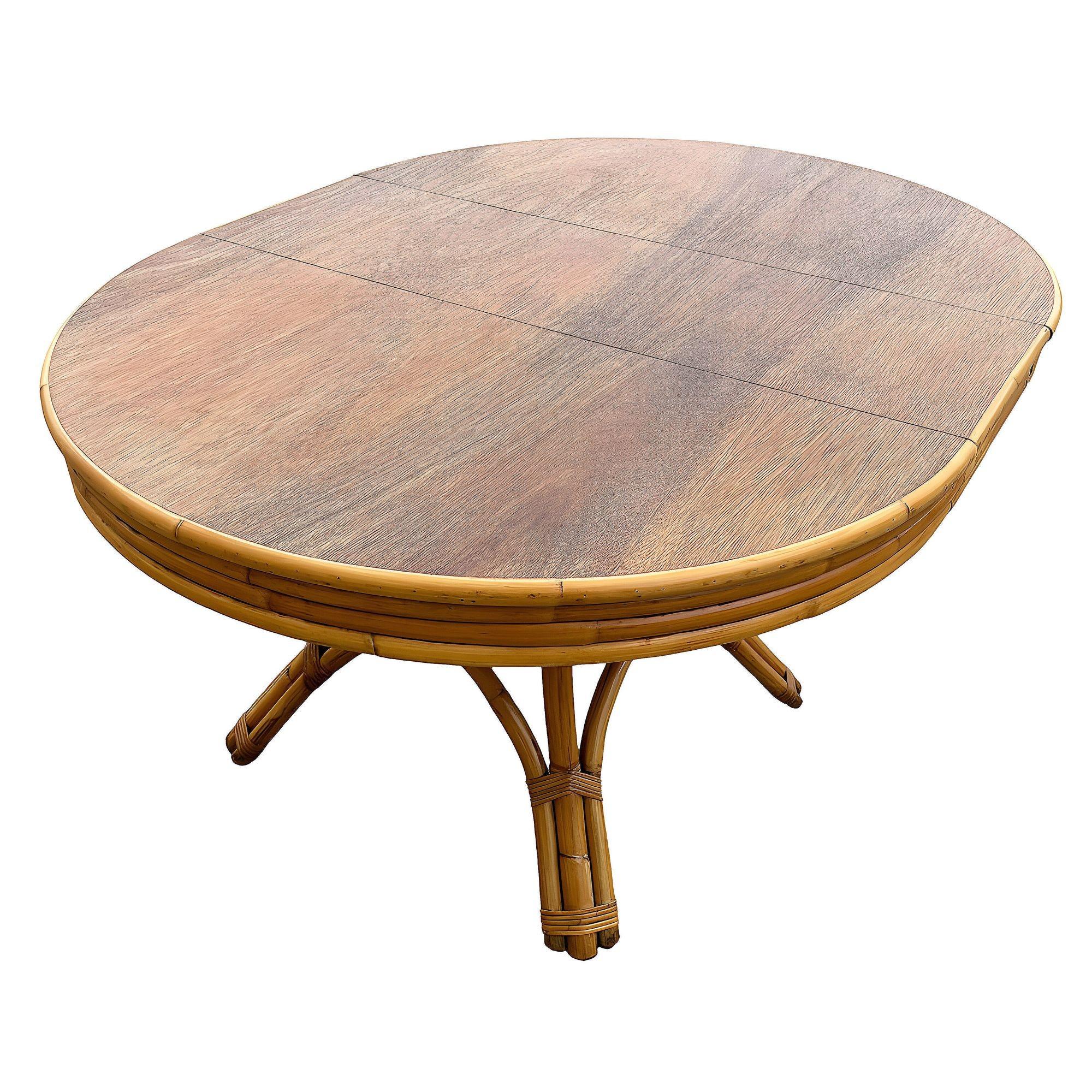 Table de salle à manger ronde en rotin et en acajou restaurée, avec table de salle à manger en rotin et acajou, avec table de salle à manger en rotin et acajou Excellent état - En vente à Van Nuys, CA