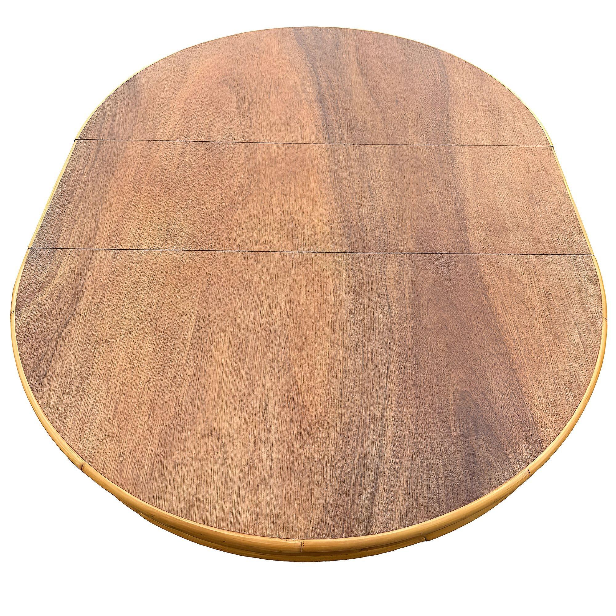Milieu du XXe siècle Table de salle à manger ronde en rotin et en acajou restaurée, avec table de salle à manger en rotin et acajou, avec table de salle à manger en rotin et acajou en vente