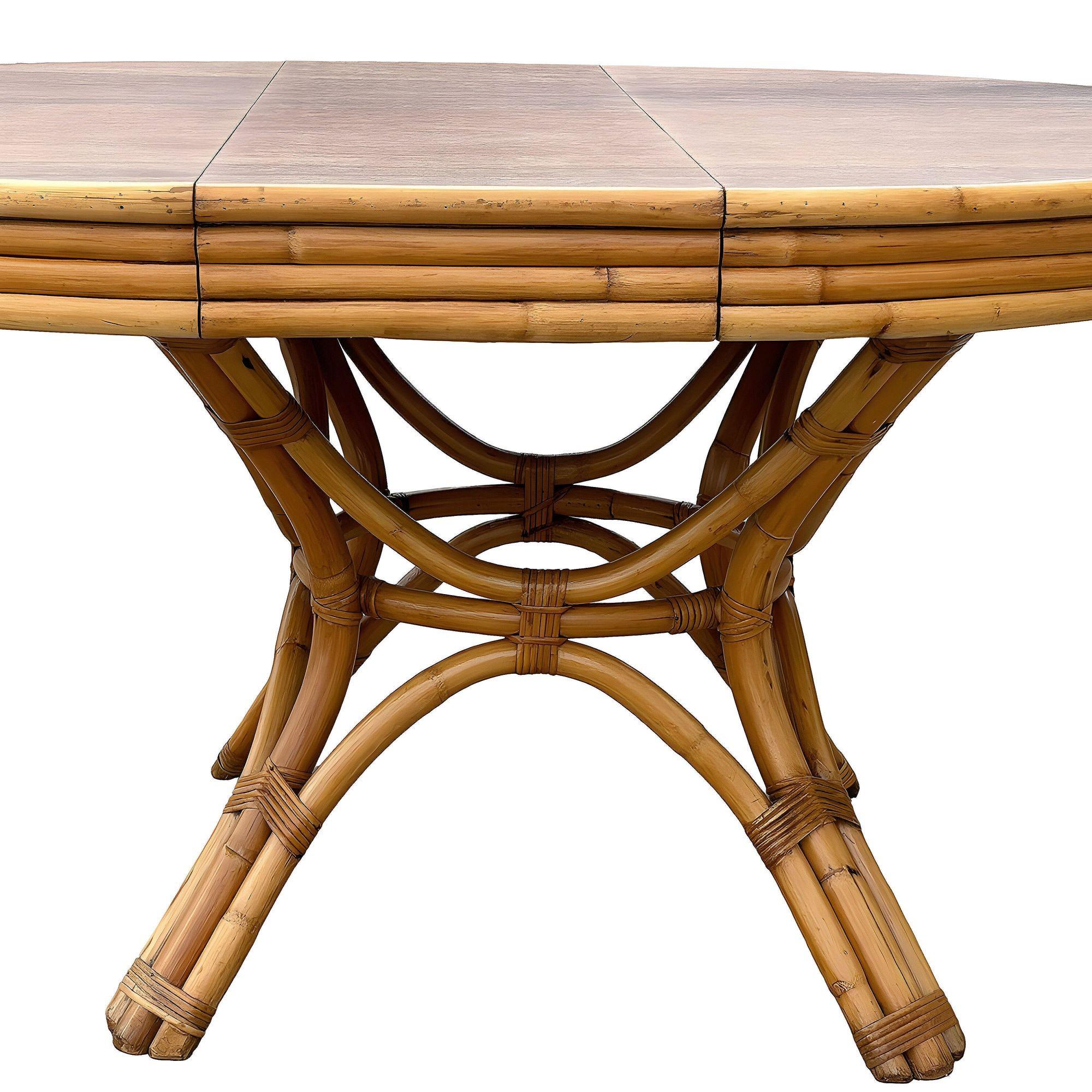 Rotin Table de salle à manger ronde en rotin et en acajou restaurée, avec table de salle à manger en rotin et acajou, avec table de salle à manger en rotin et acajou en vente