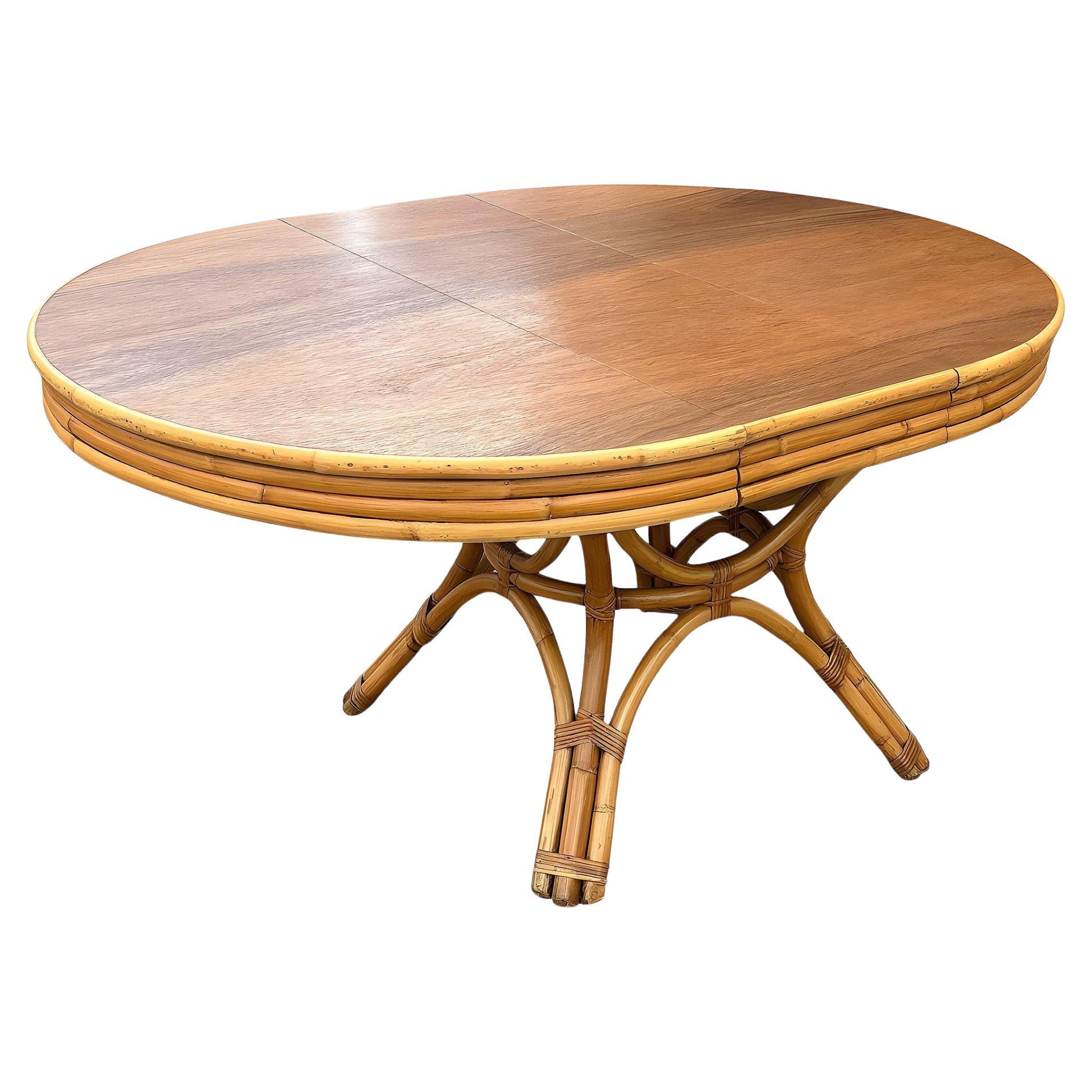 Table de salle à manger ronde en rotin et en acajou restaurée, avec table de salle à manger en rotin et acajou, avec table de salle à manger en rotin et acajou en vente