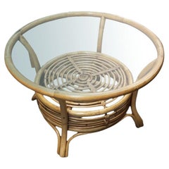 Table basse ronde en rotin restaurée à deux niveaux avec plateau en verre