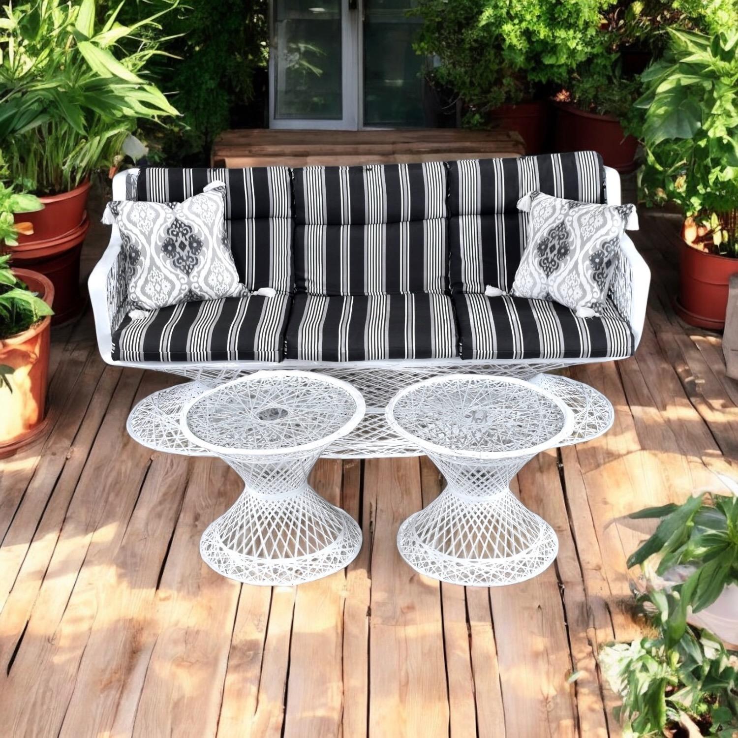 Restored Russell Woodard Spun Fiberglass Vintage Outdoor Side Tables For Sale 5