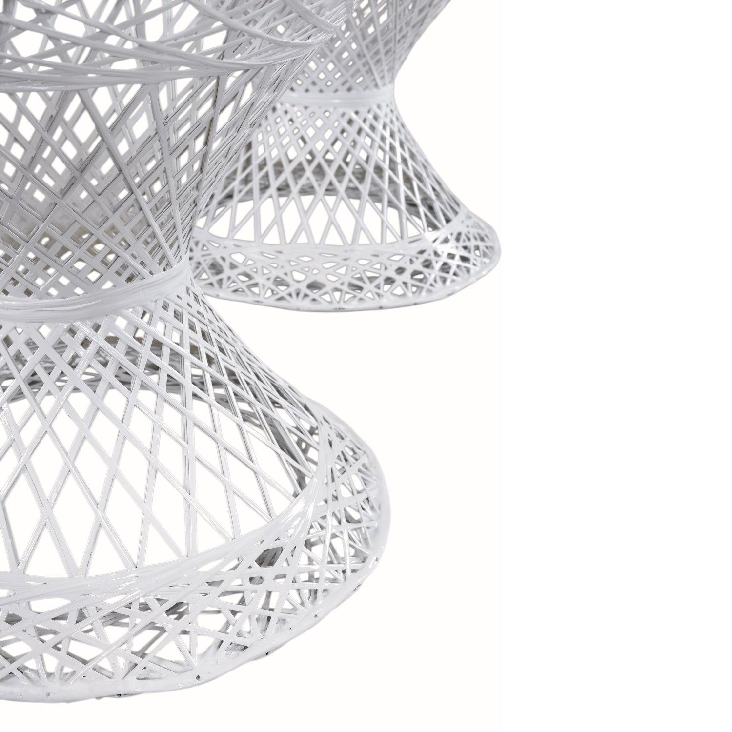 Fibre de verre Tables d'appoint d'extérieur vintage en fibre de verre filée restaurées Russell Woodard en vente