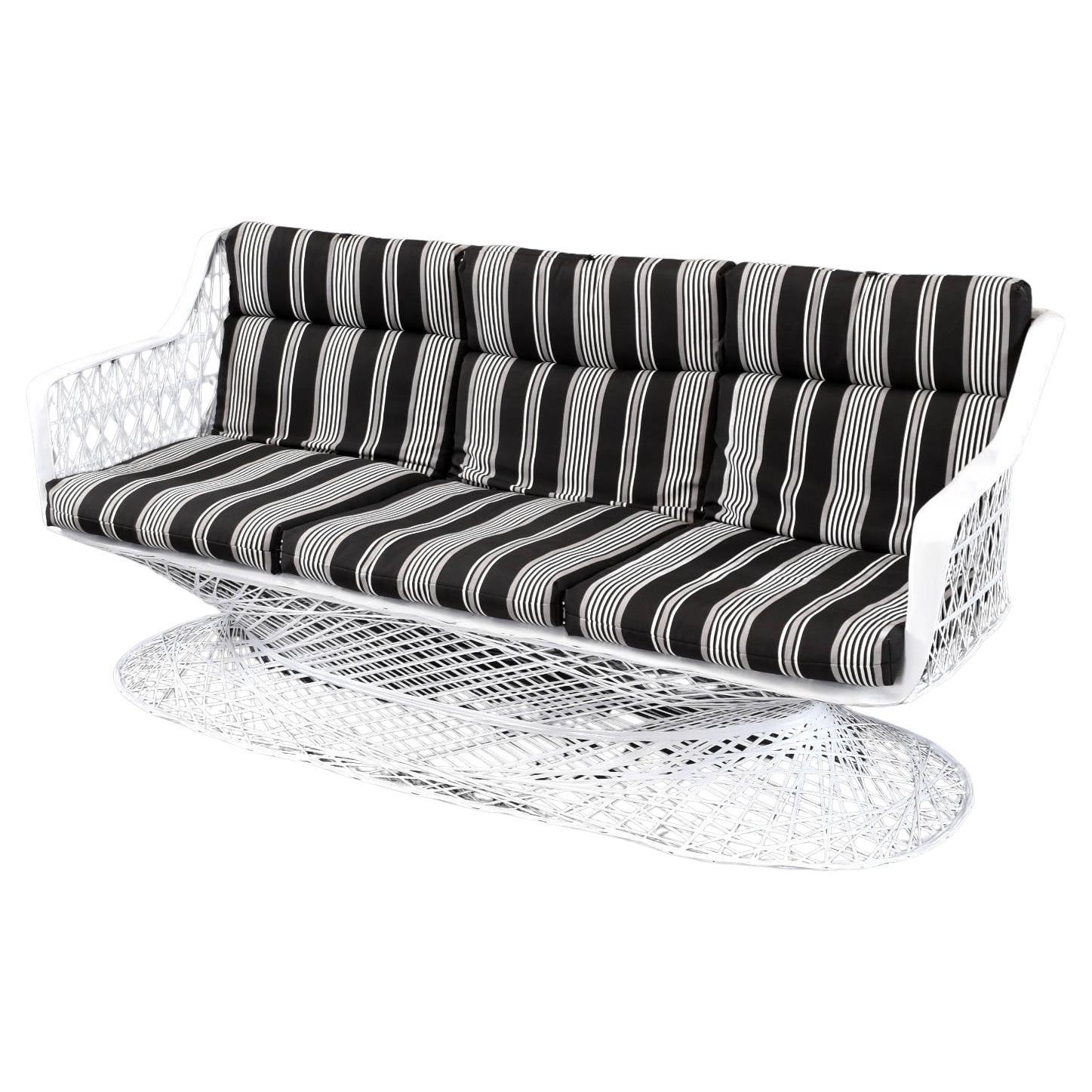 Restauriertes Russell Woodard Spun Fiberglass Vintage Outdoor Sofa